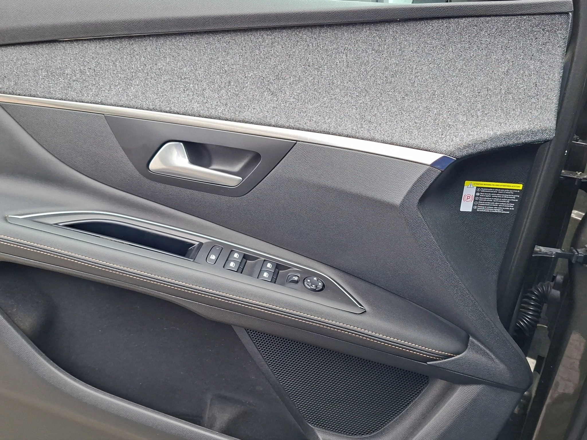 Peugeot 3008 Allure 1.6 PureT. Aut. | LED | Pano | LEDER | AHK | ACC | GJR | RFK | SHZ
