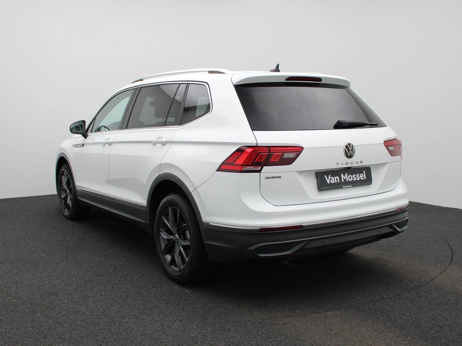 Volkswagen-Tiguan-image-1