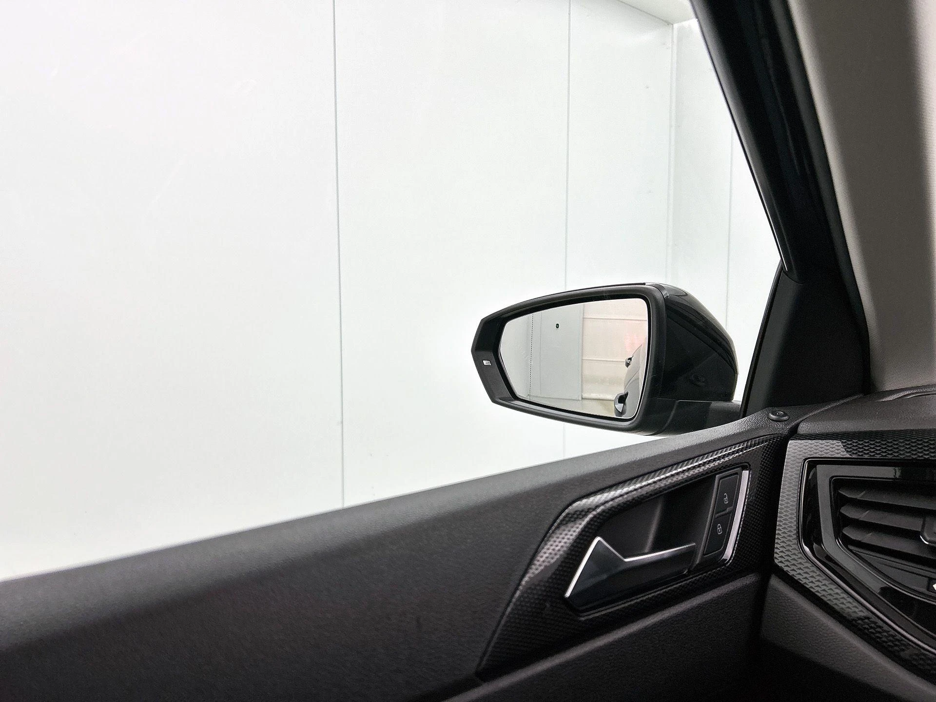 Volkswagen-Polo-image-18