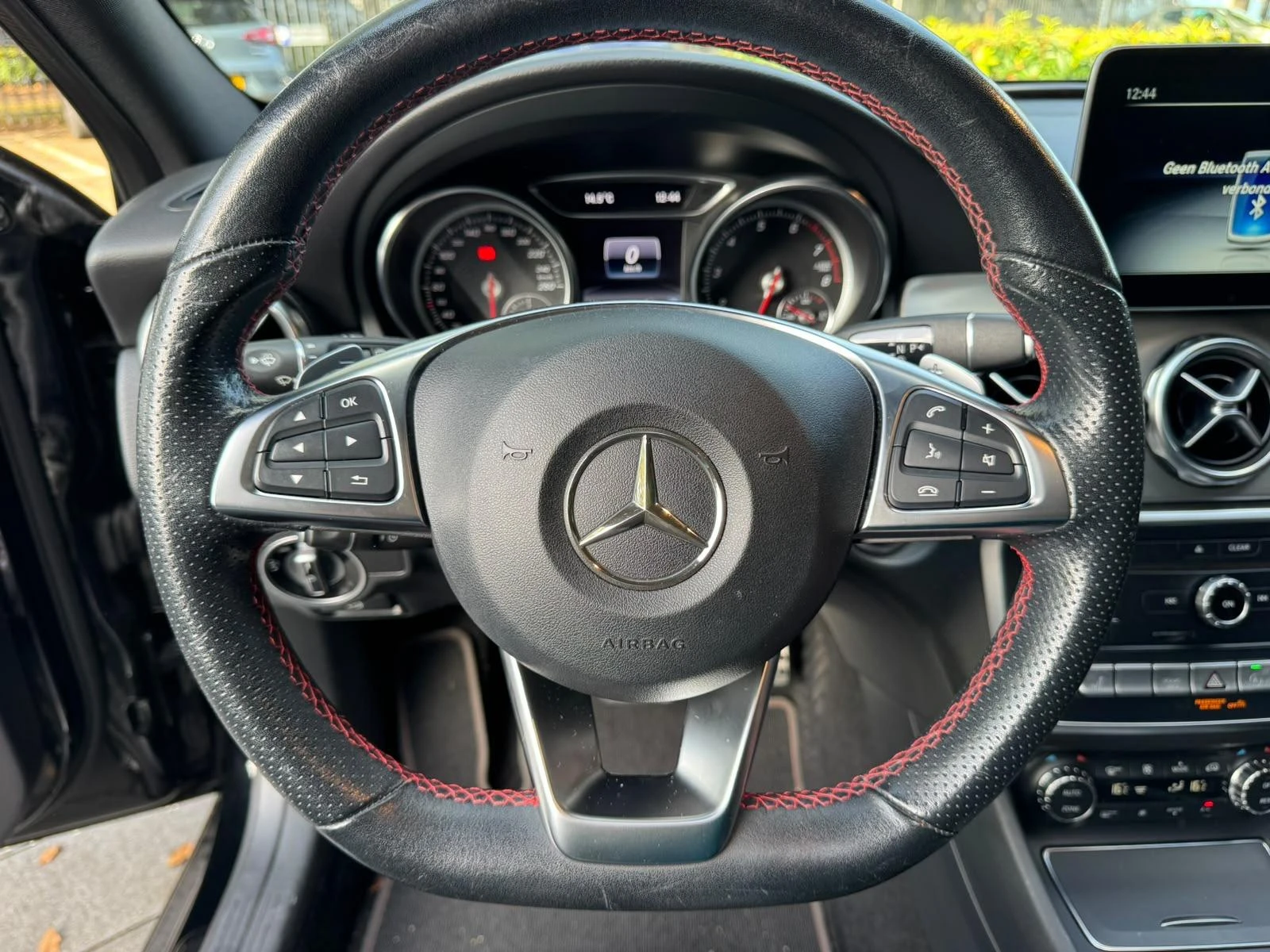 Mercedes-Benz-GLA-image-2