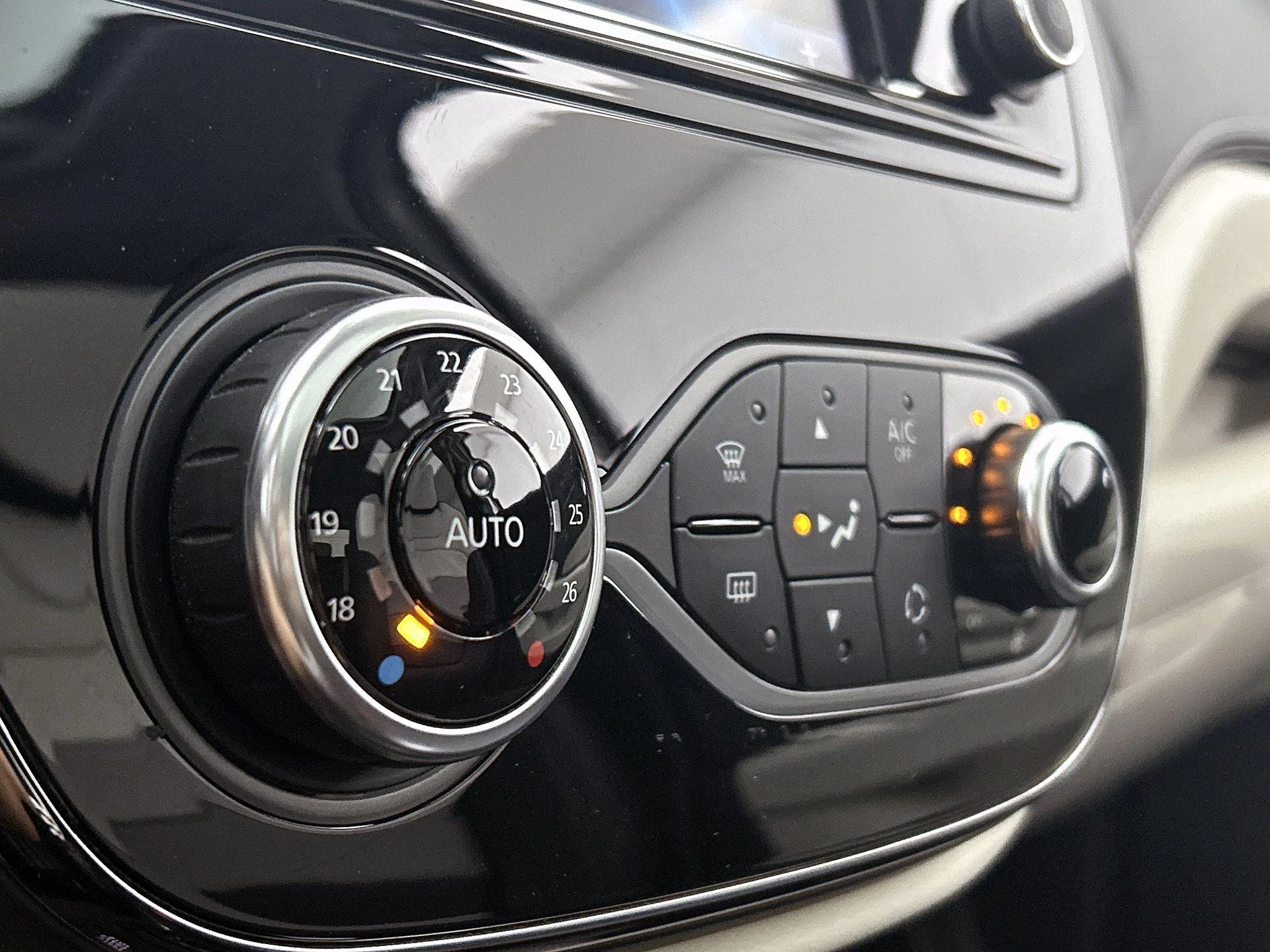 Renault-Captur-image-16