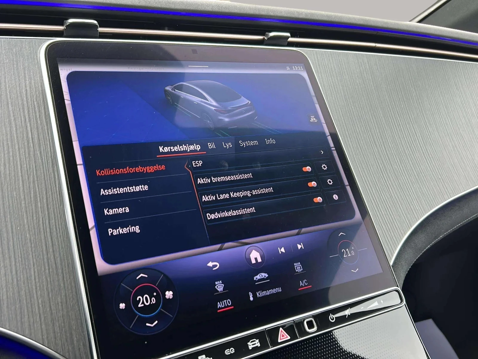 Mercedes-Benz-EQE-image-18