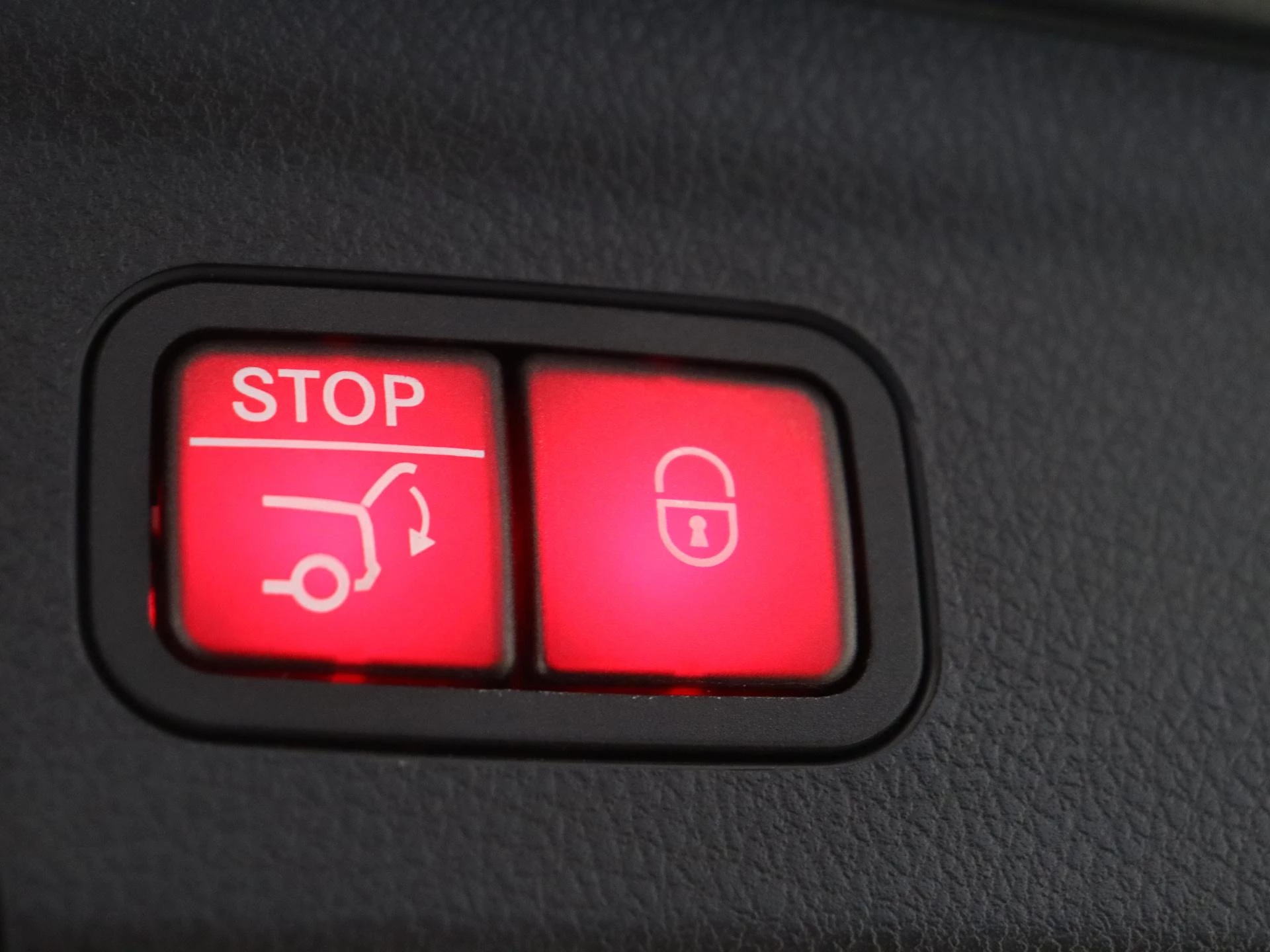 Mercedes-Benz-GLE-image-32