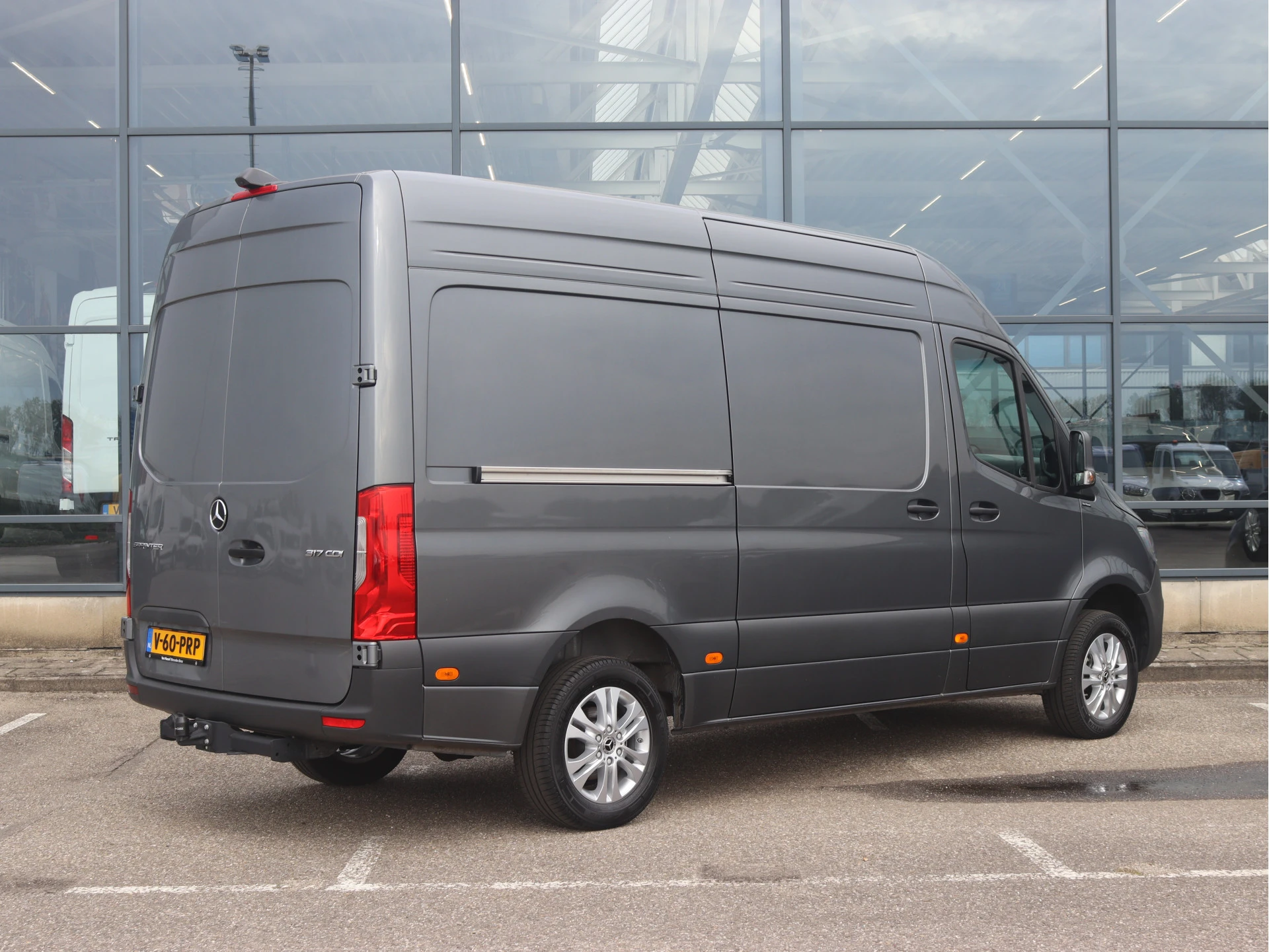 Mercedes-Benz-Sprinter-image-1