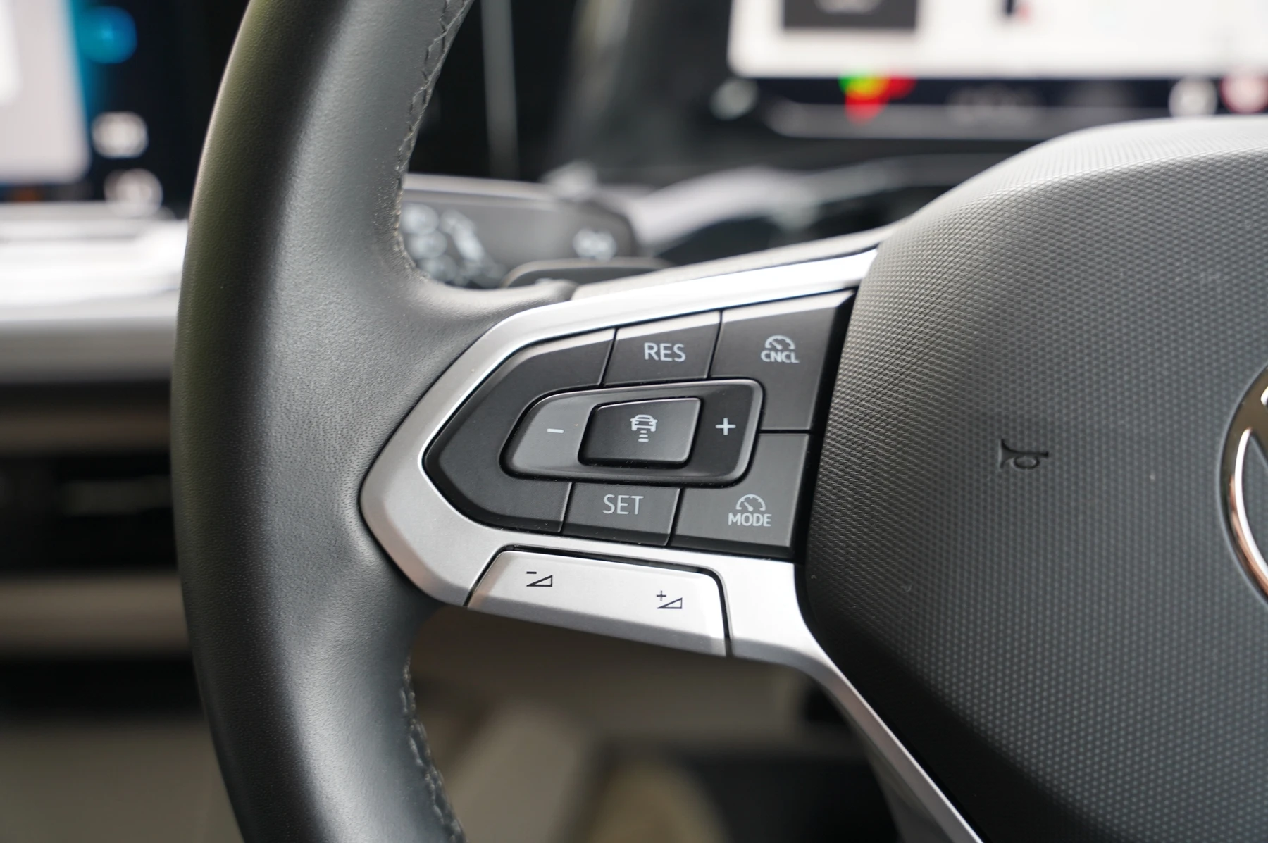 Volkswagen-Multivan-image-17