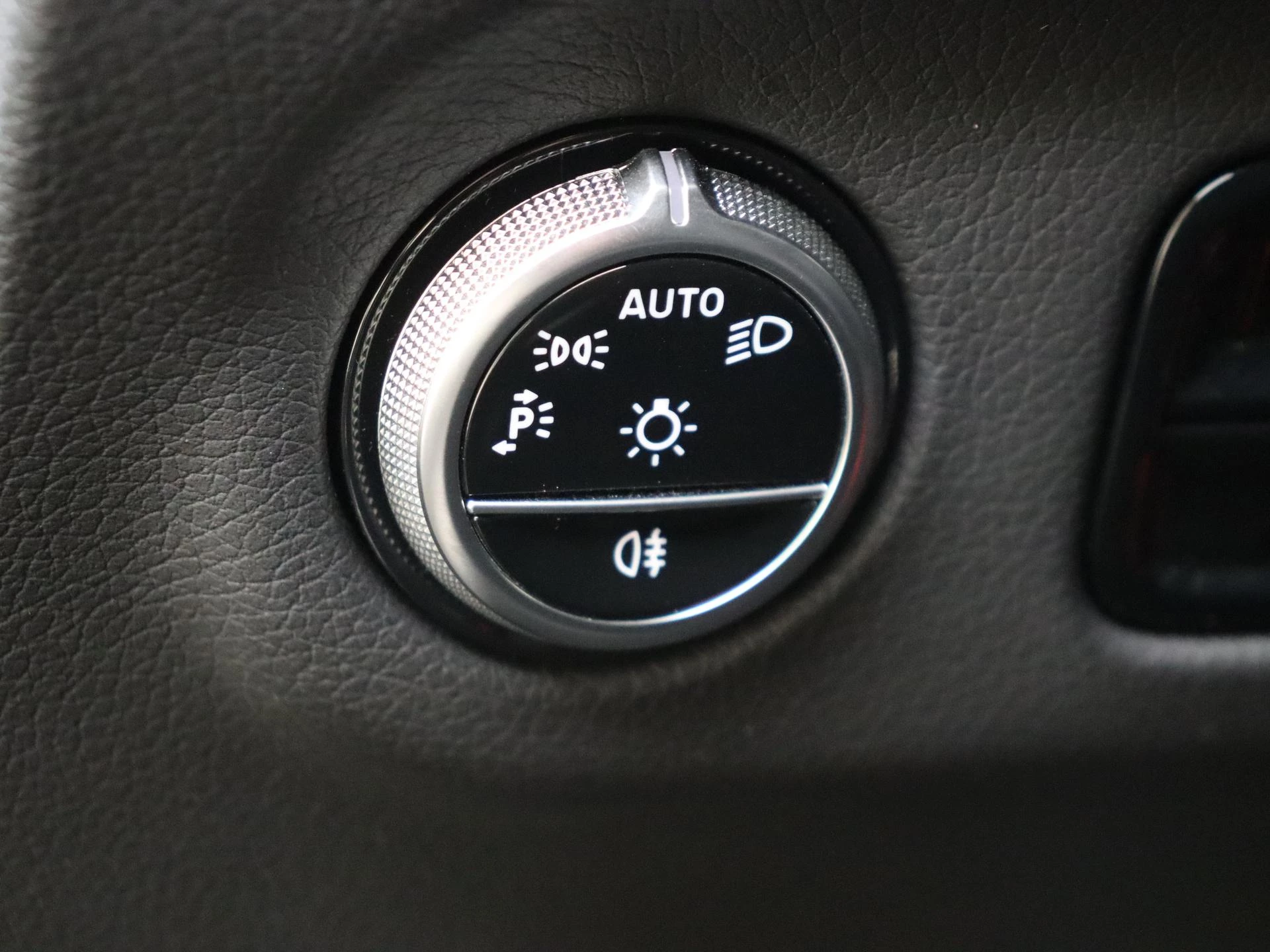 Mercedes-Benz-EQE-image-25