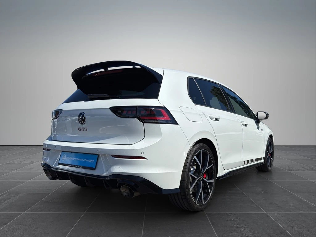 Volkswagen-Golf-image-3