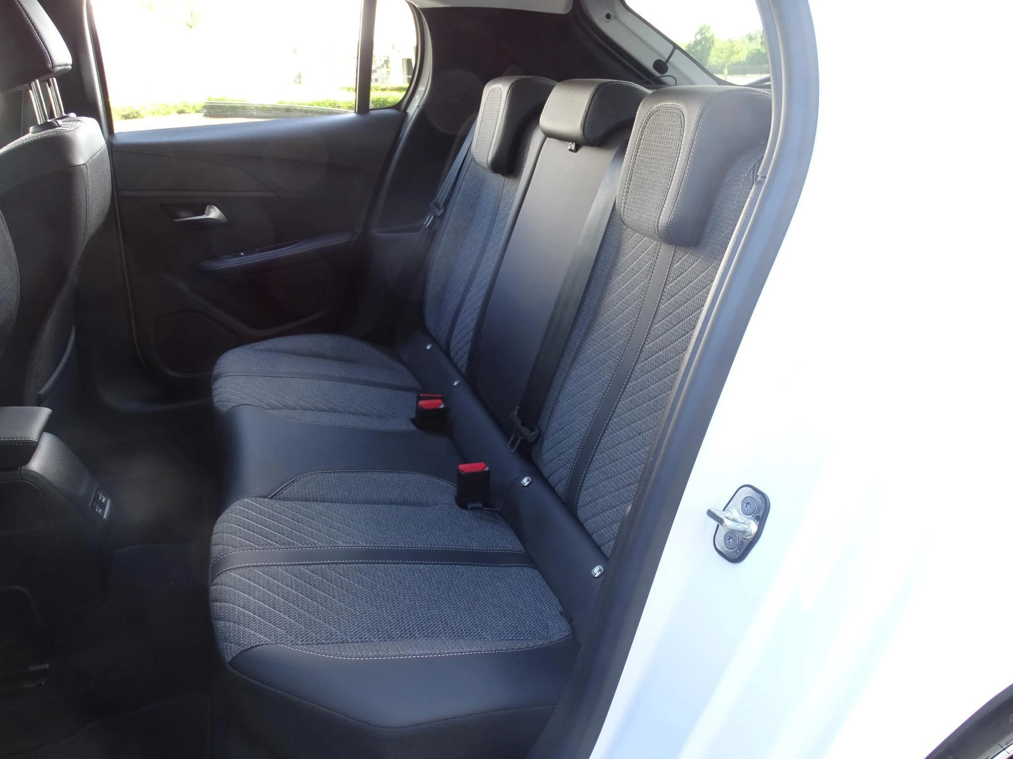 Peugeot 208 1.2 HYBRID Allure automaat