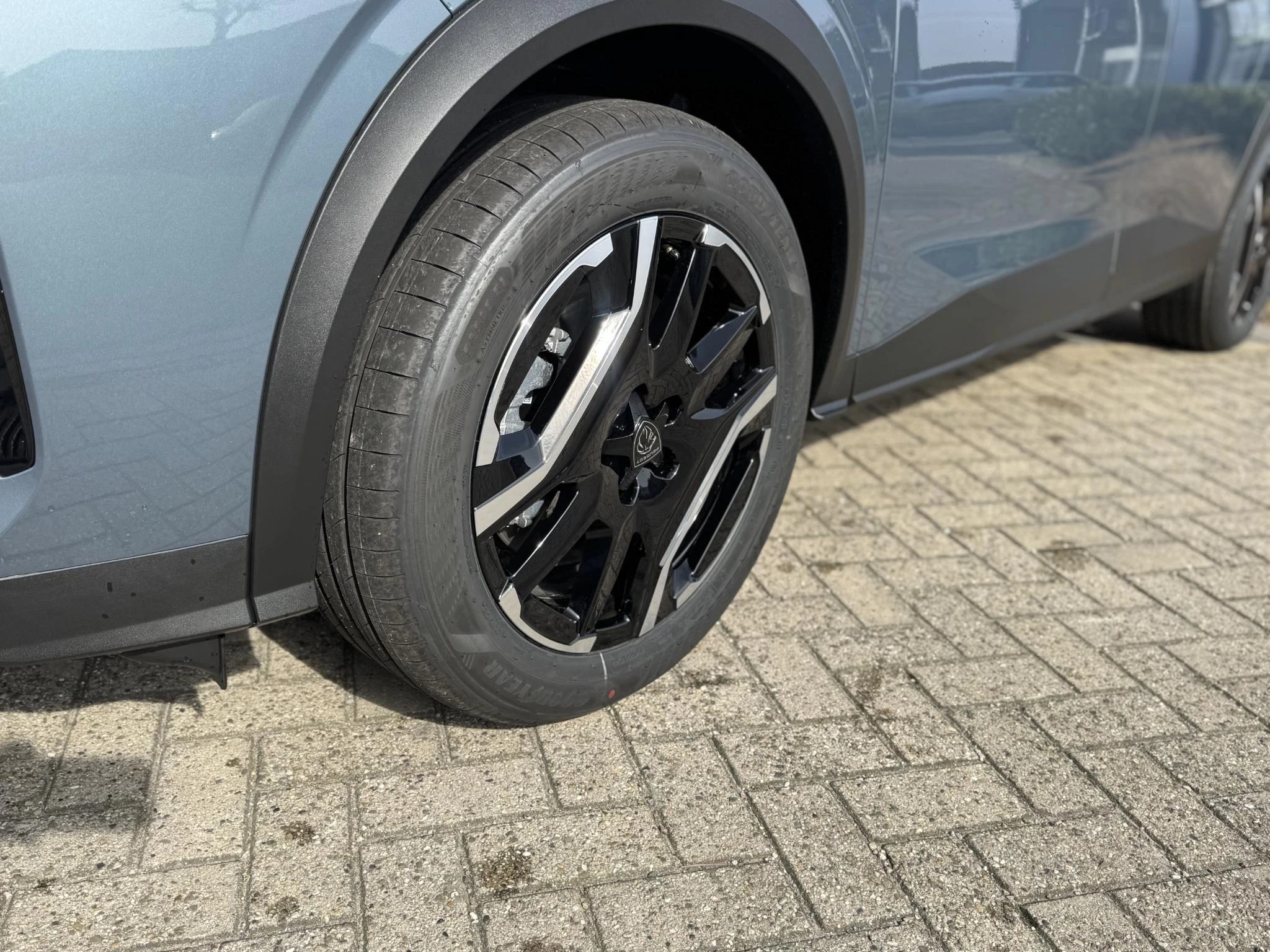 Peugeot-e-5008-image-9