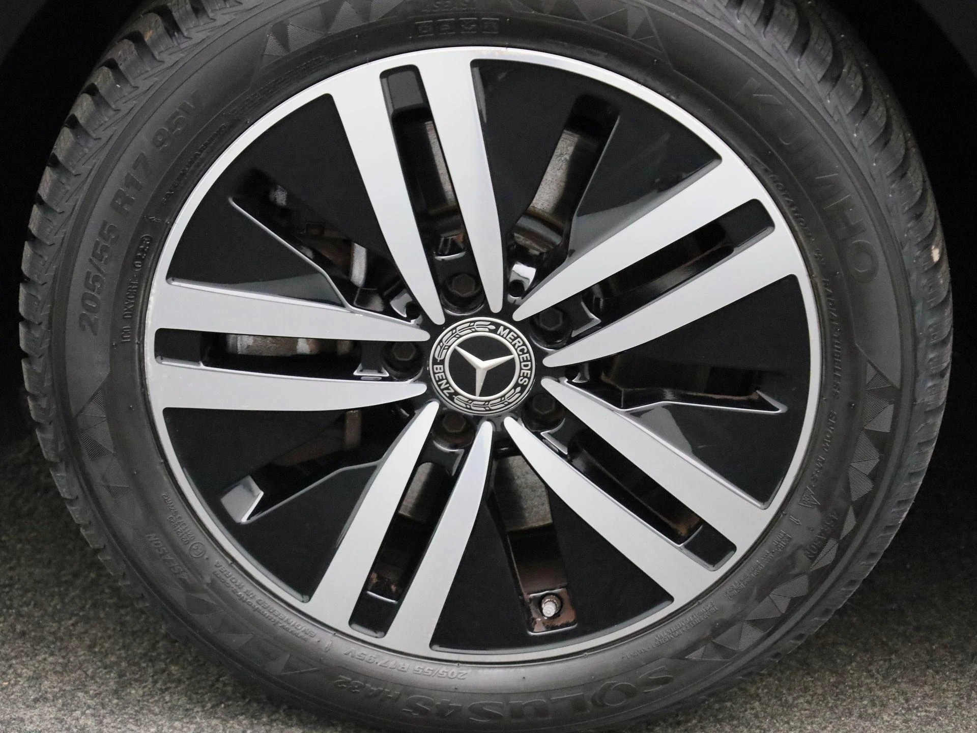 Mercedes-Benz-CLA-image-13