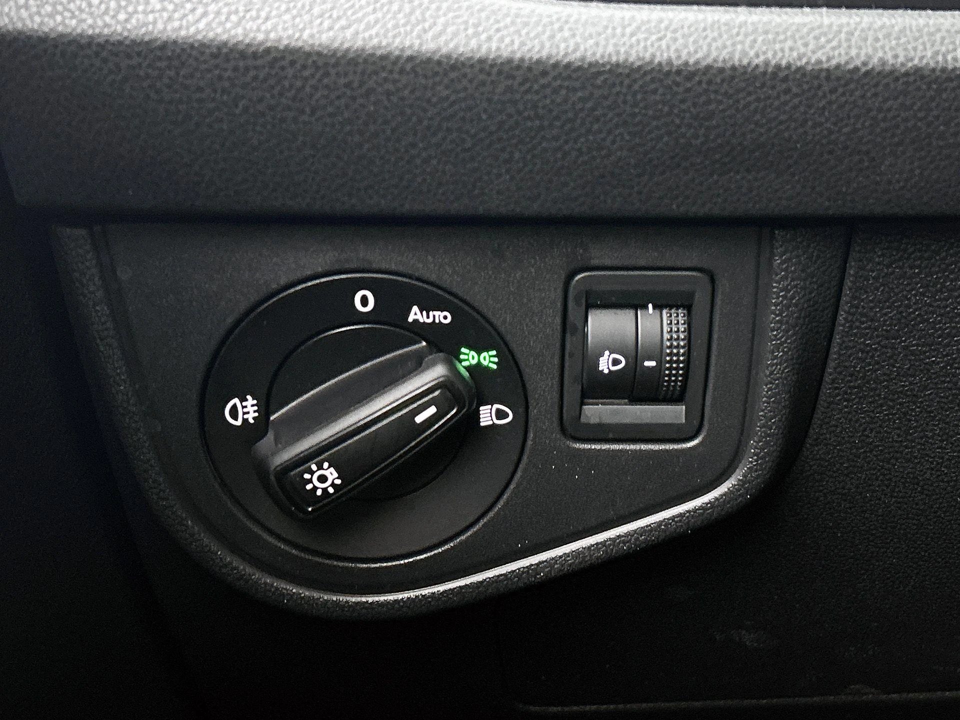 Volkswagen-Polo-image-23