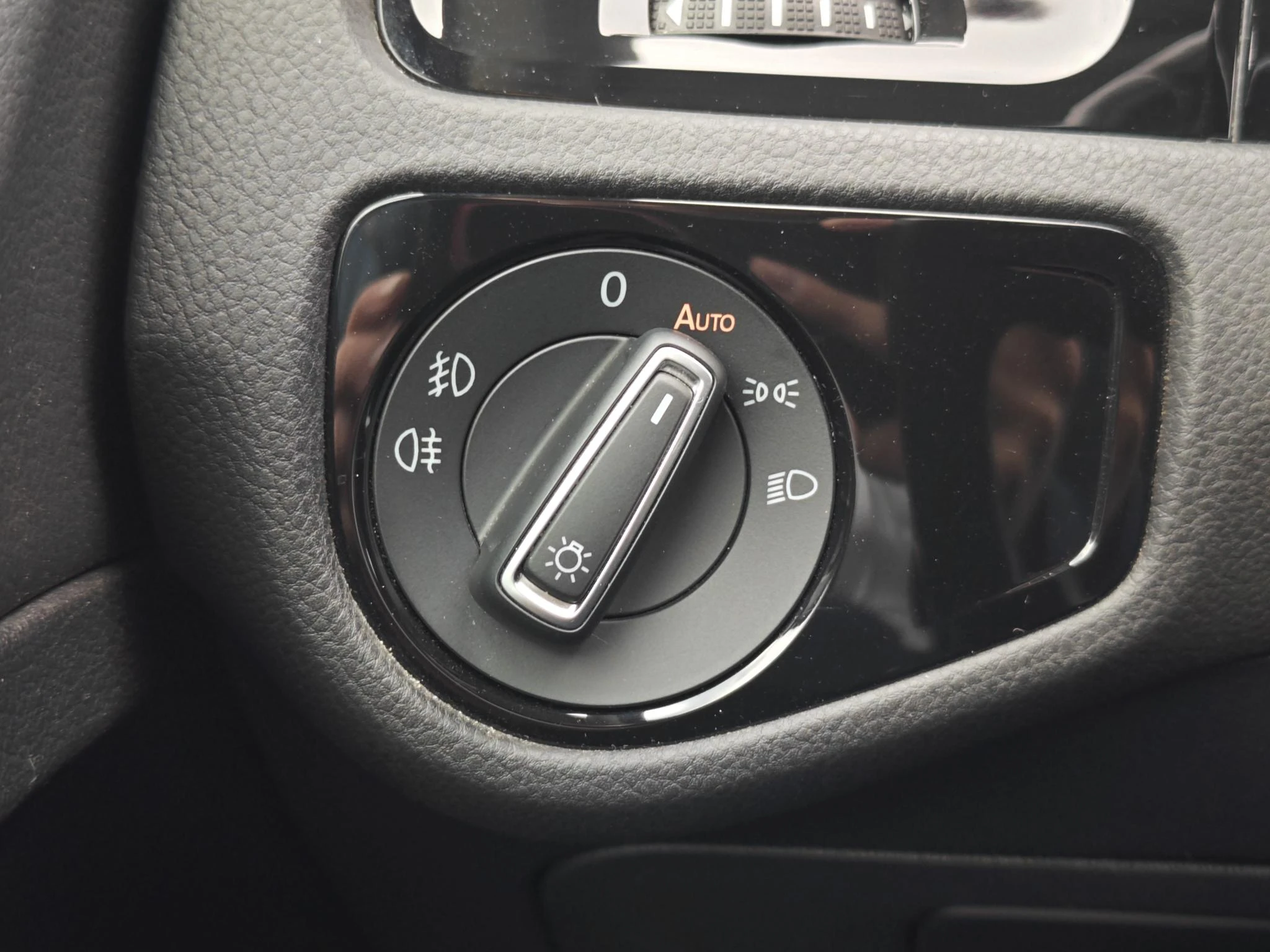 Volkswagen-Golf-image-16