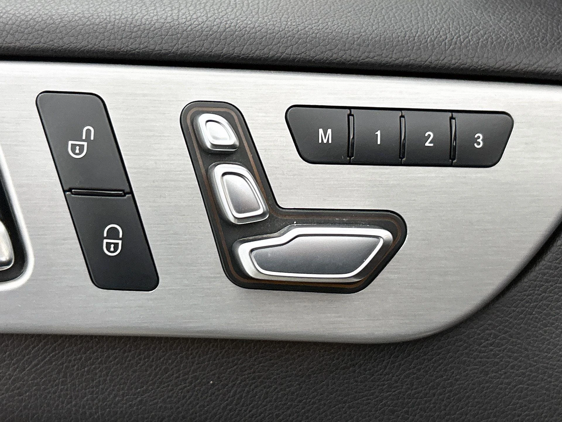 Mercedes-Benz-GLE-image-25