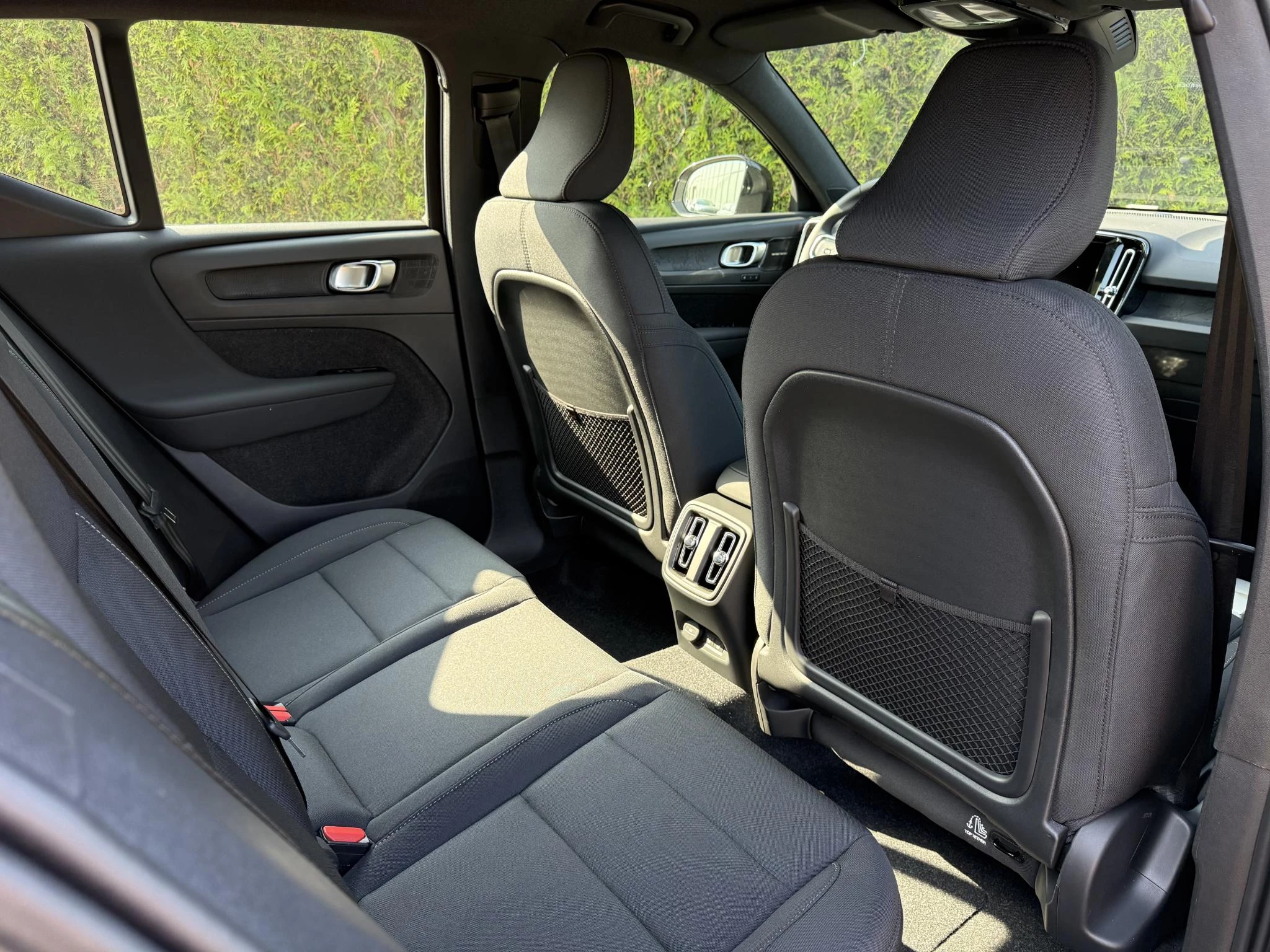 Volvo-EX40-image-5