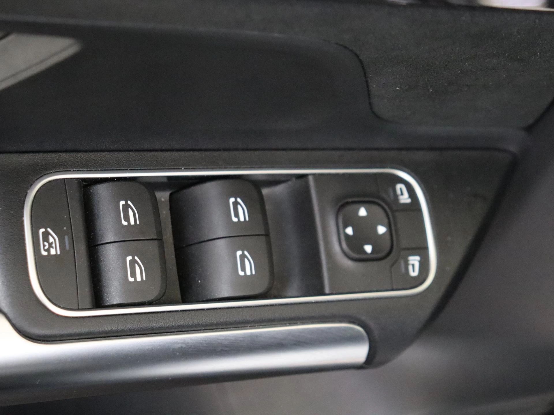Mercedes-Benz-GLA-image-29