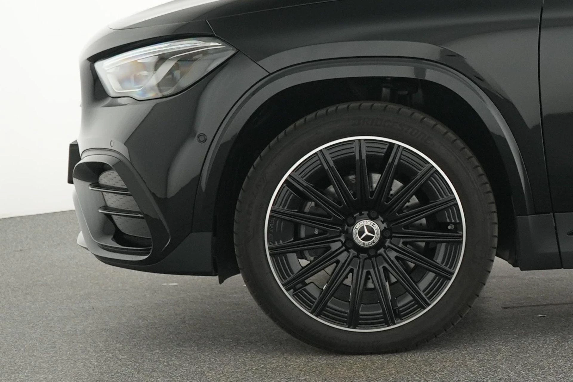 Mercedes-Benz-GLA-image-4