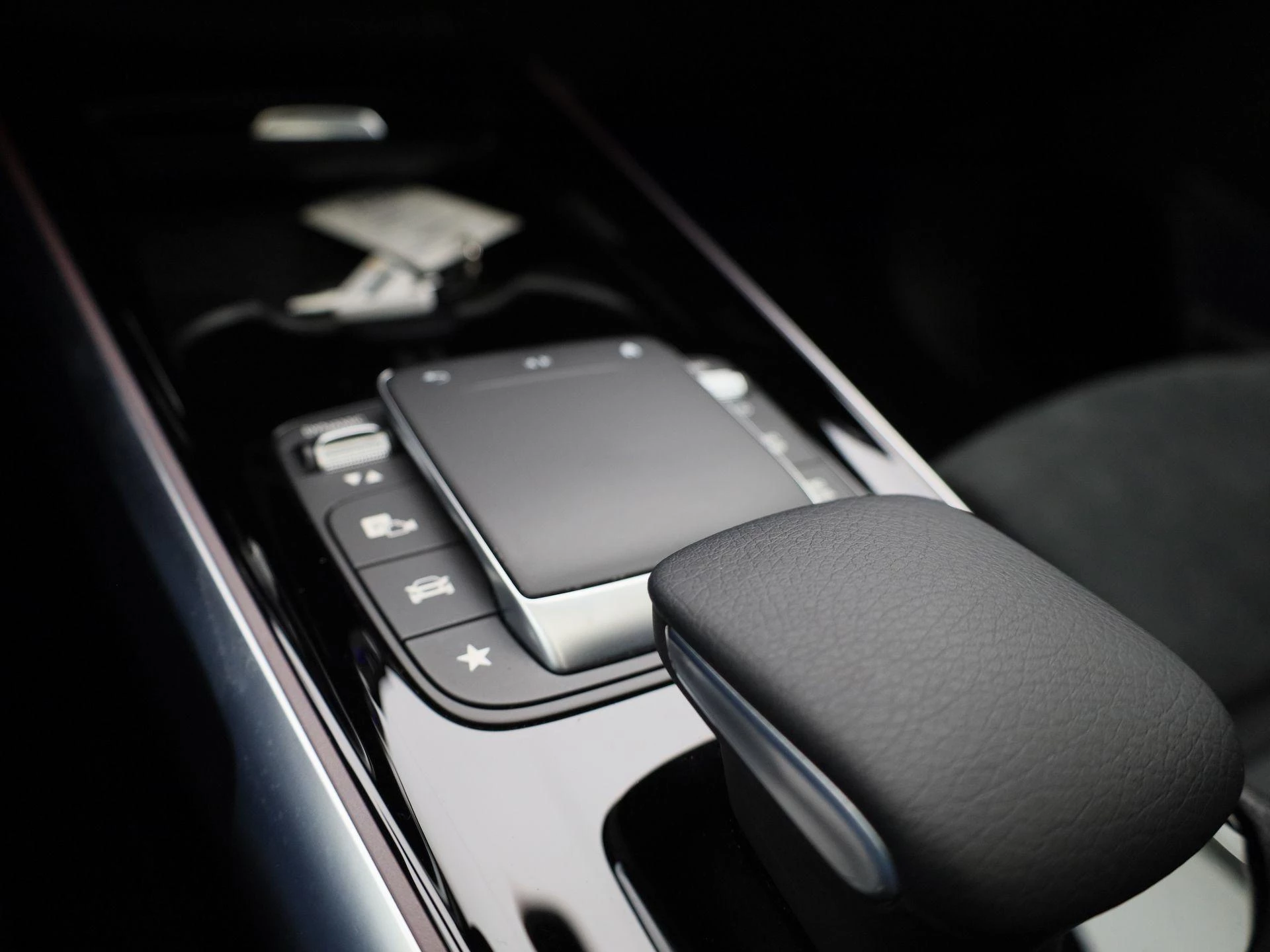 Mercedes-Benz-EQB-image-30