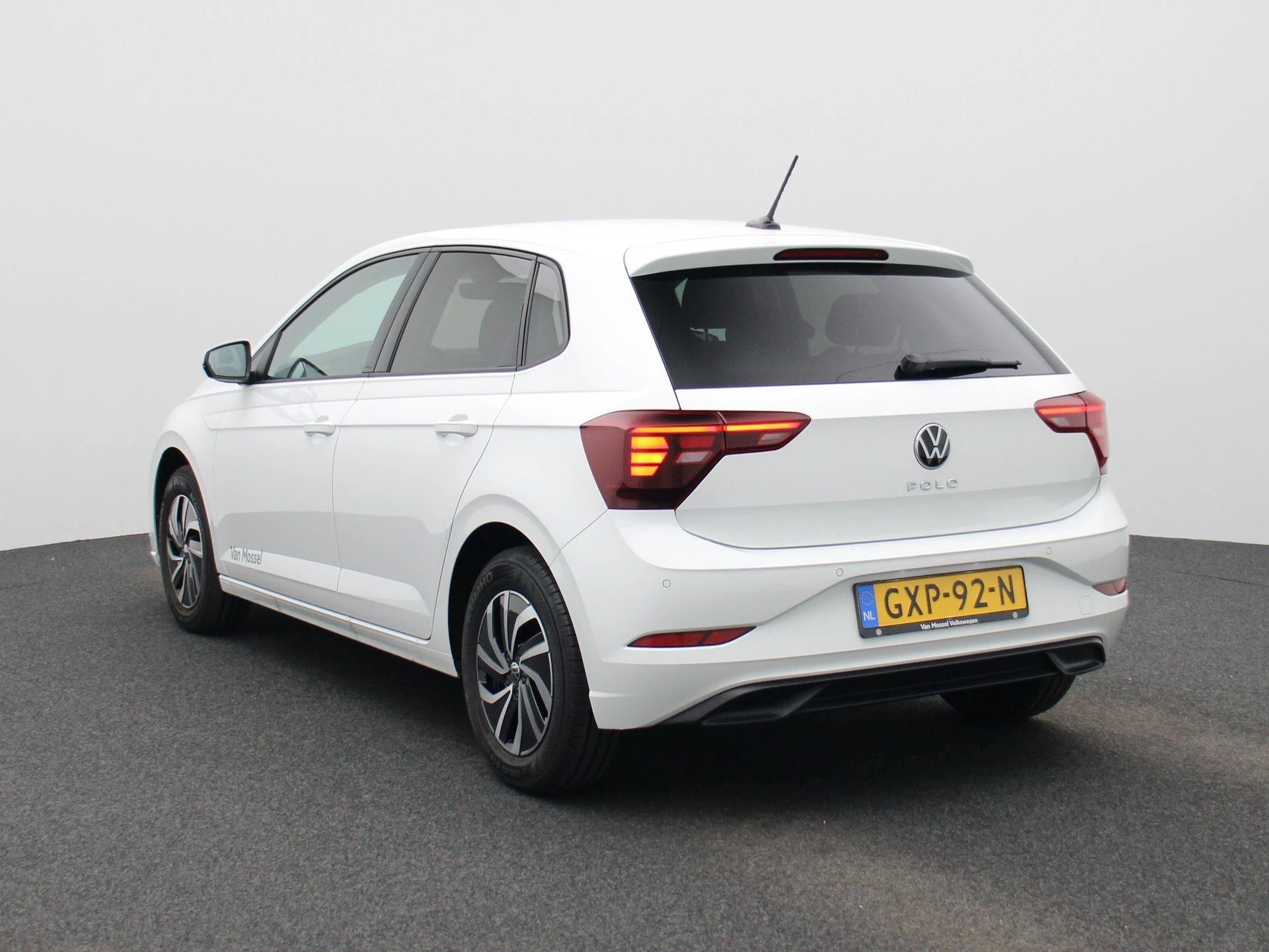 Volkswagen-Polo-image-1