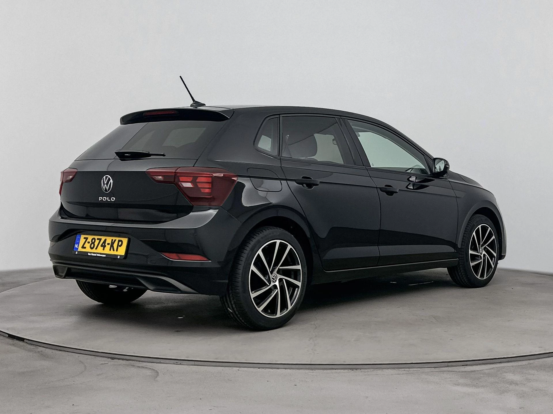 Volkswagen-Polo-image-3