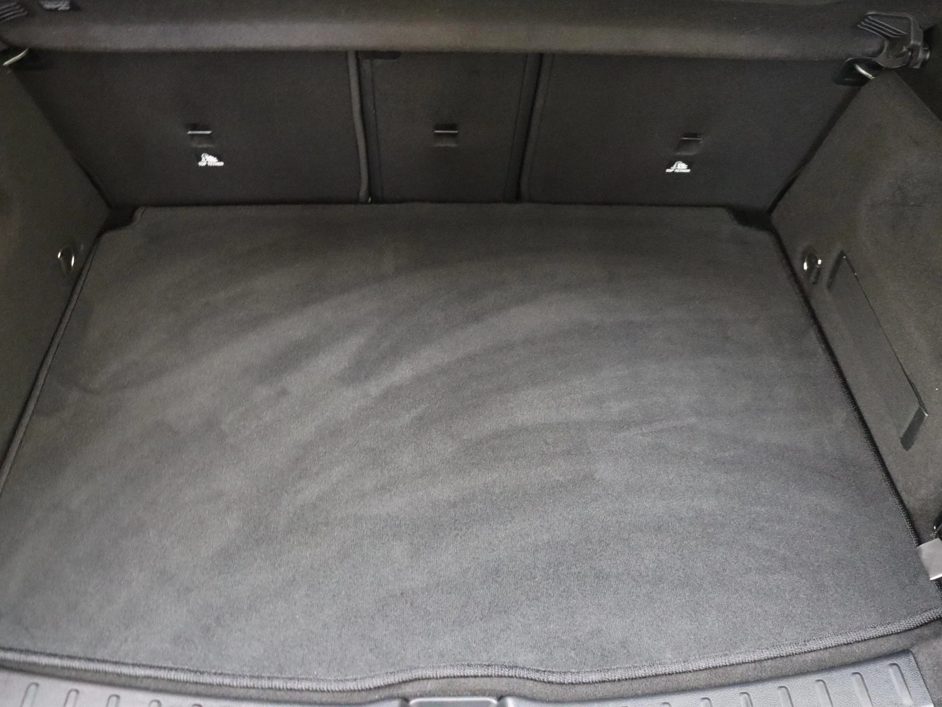 Mercedes-Benz-GLA-image-31