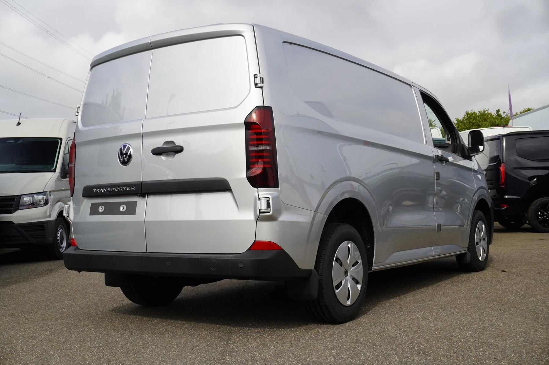 Volkswagen-Transporter-image-2