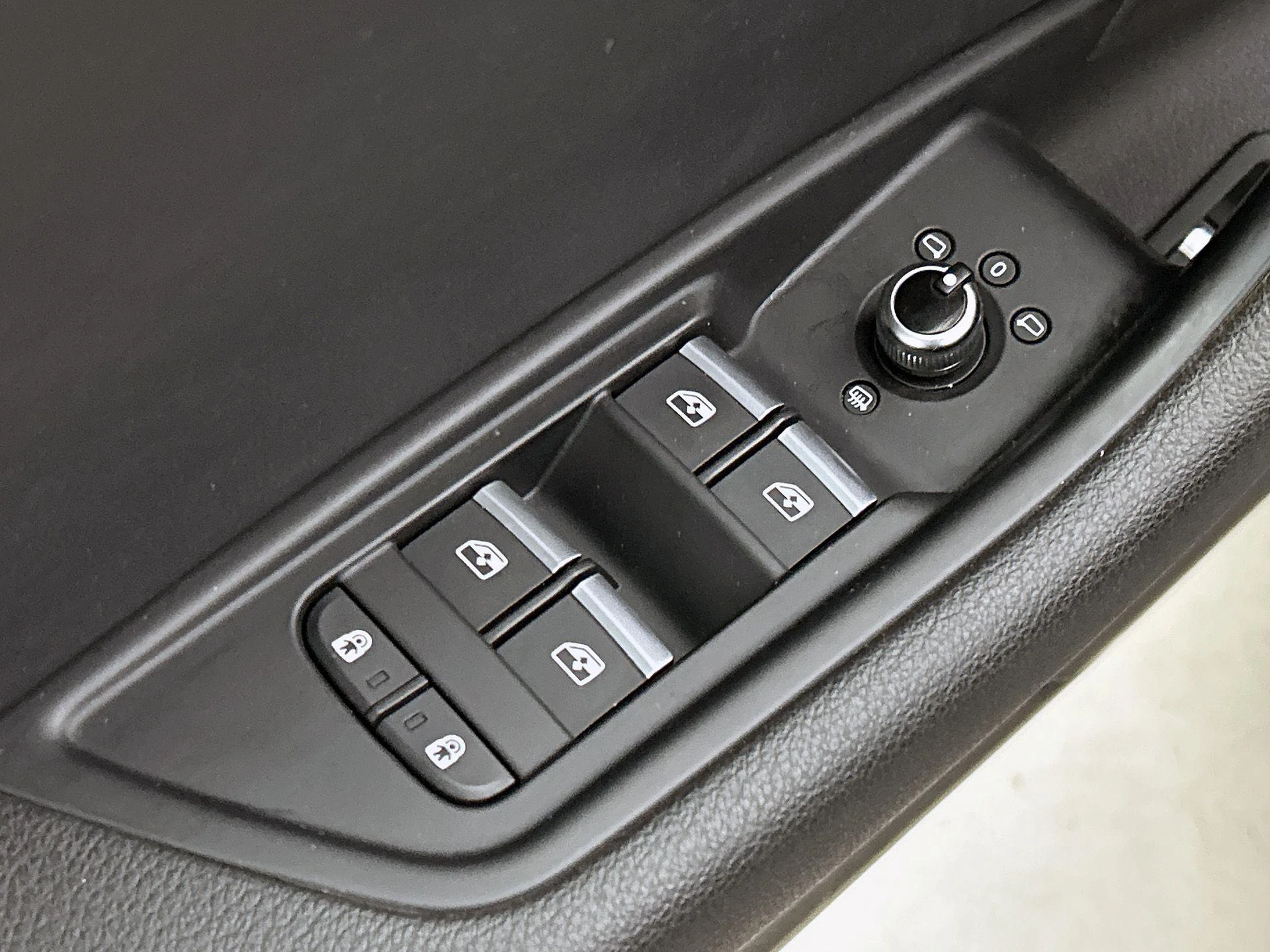 Audi A4 Avant 35 TFSI Launch edition Sport 150 PK