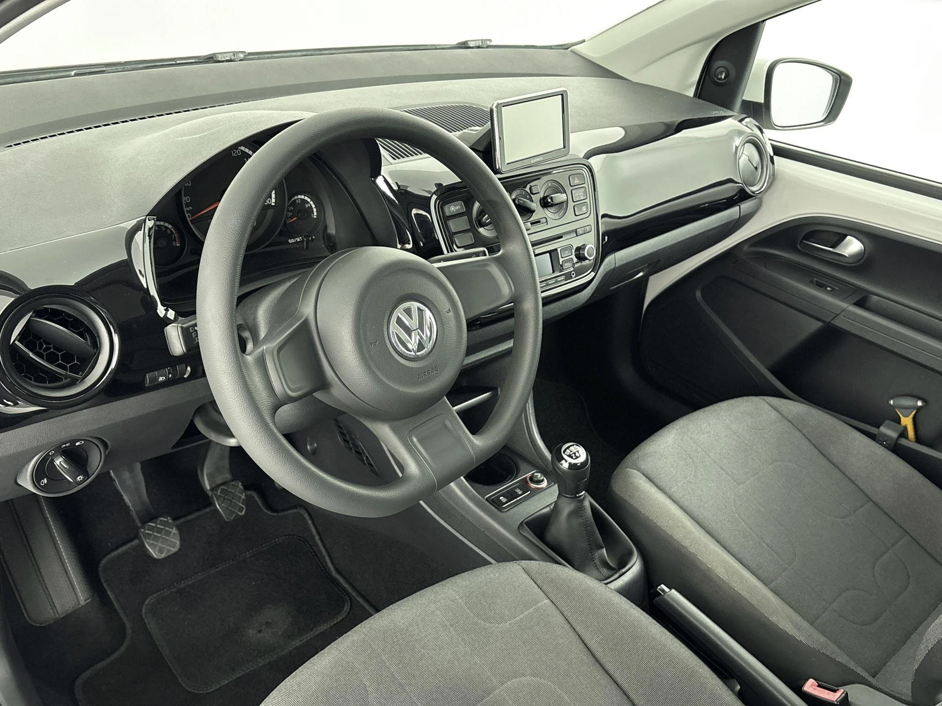 Volkswagen-up!-image-9