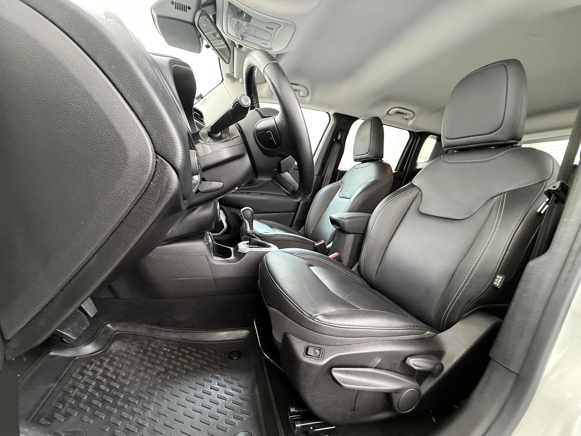 Jeep-Renegade-image-12