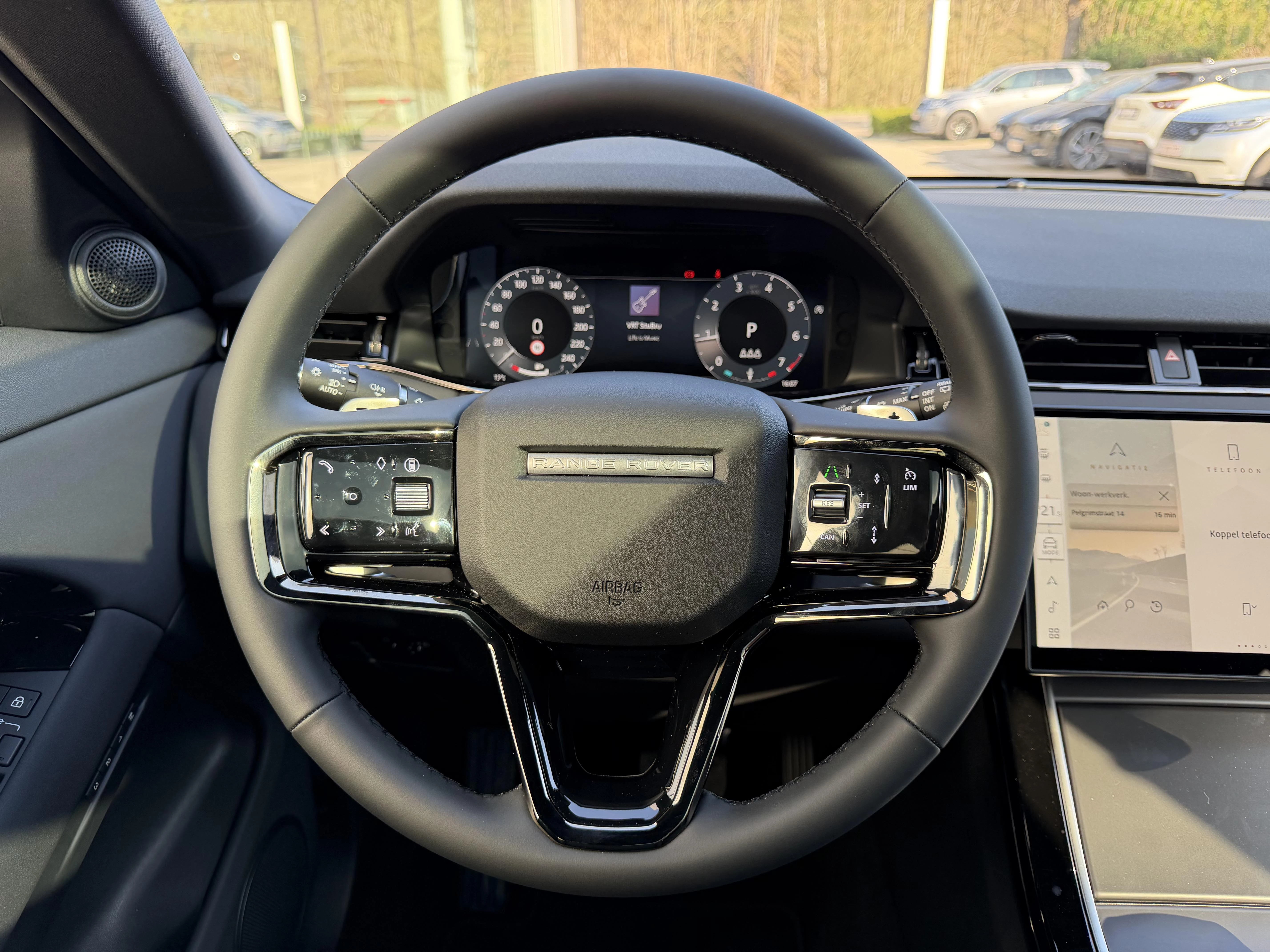 Land Rover-Range Rover Evoque-image-14