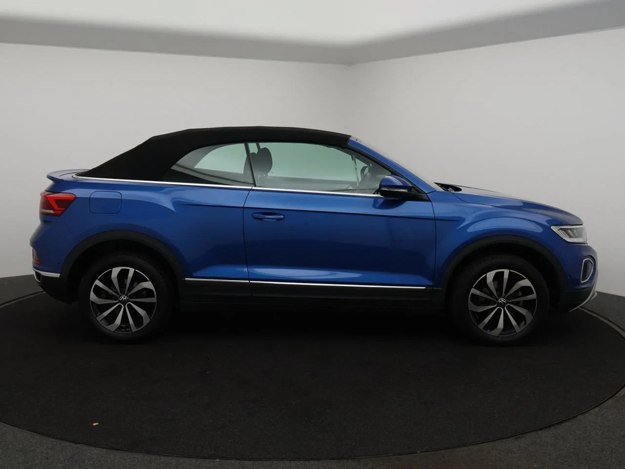 Volkswagen-T-Roc-image-13