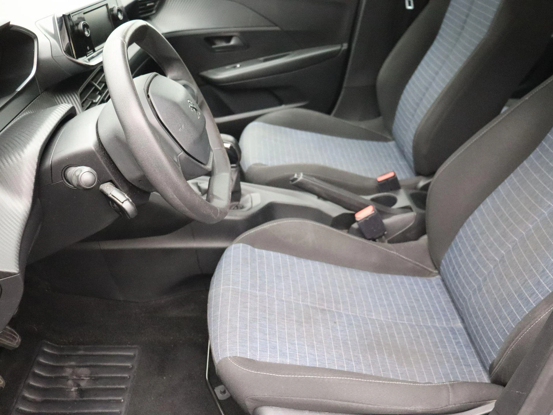 Peugeot-208-image-14