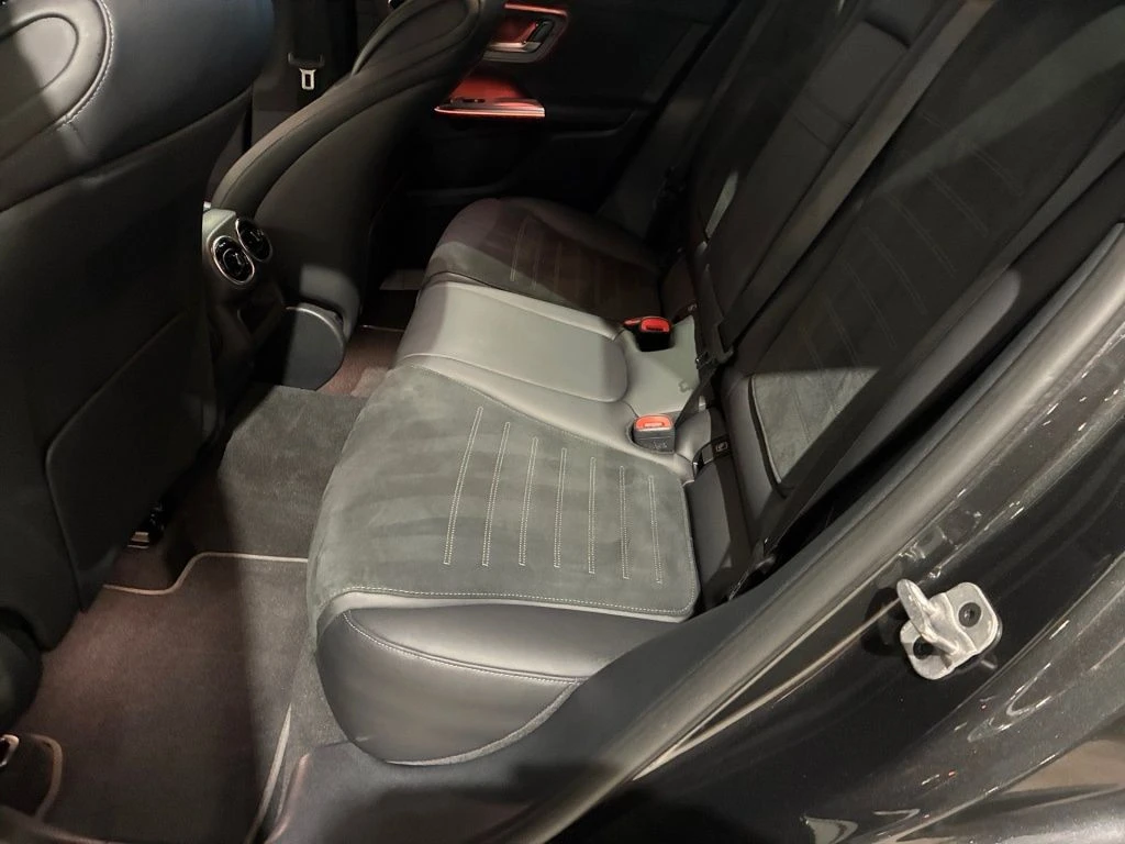 Mercedes-Benz-GLC 300 d-image-9