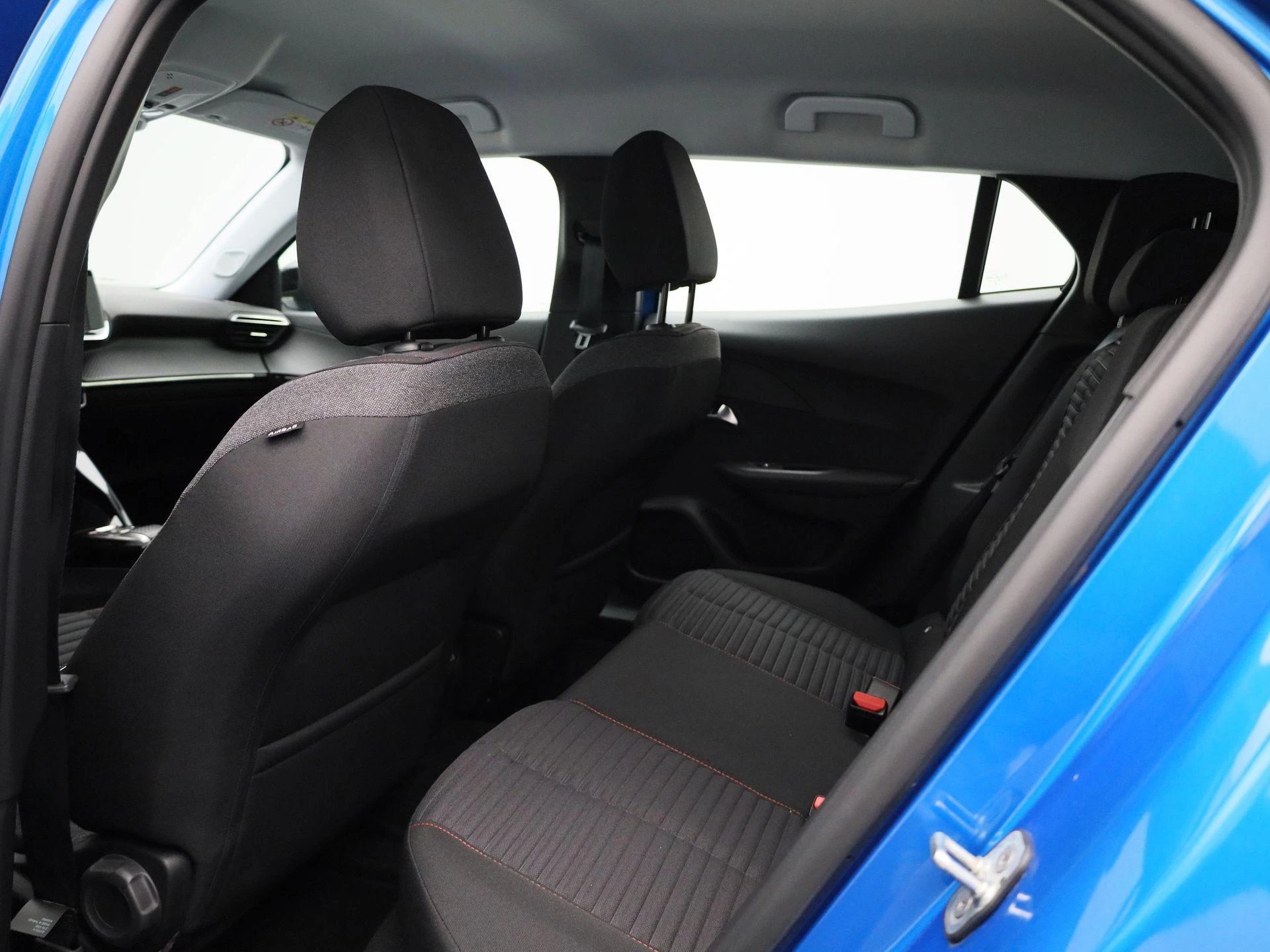 Peugeot-e-2008-image-10