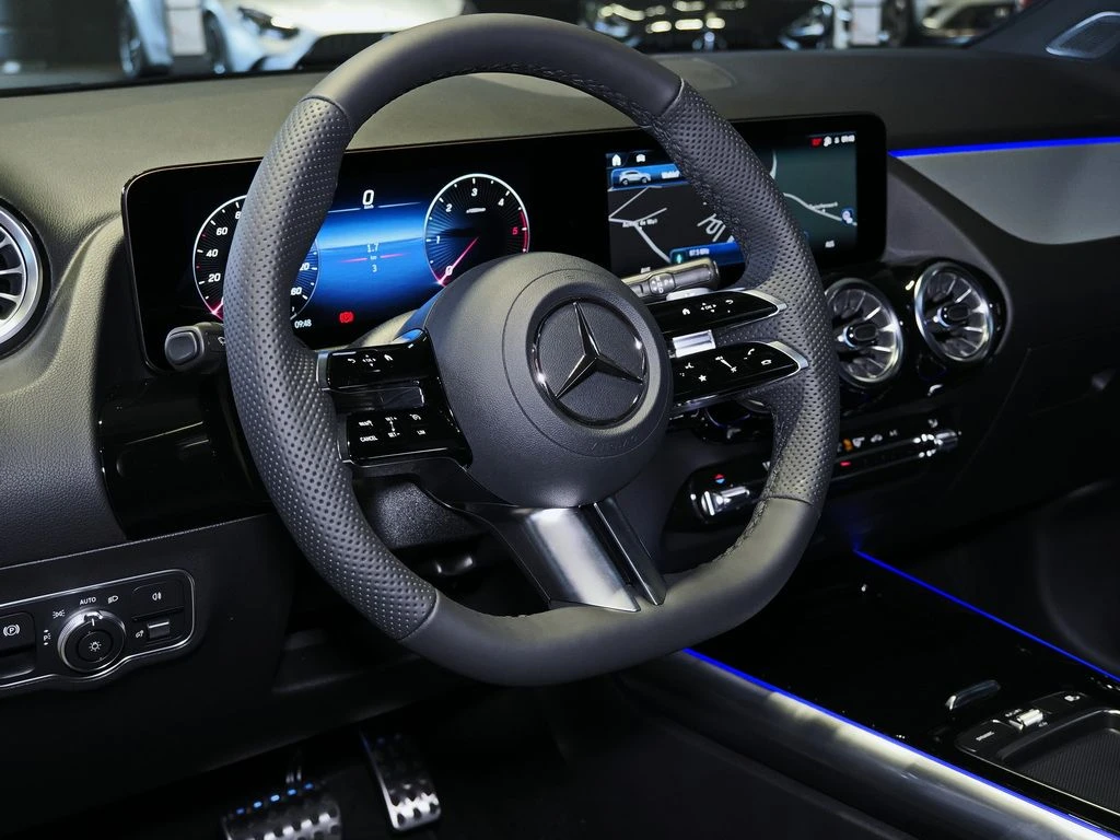 Mercedes-Benz-GLA 200 d-image-6