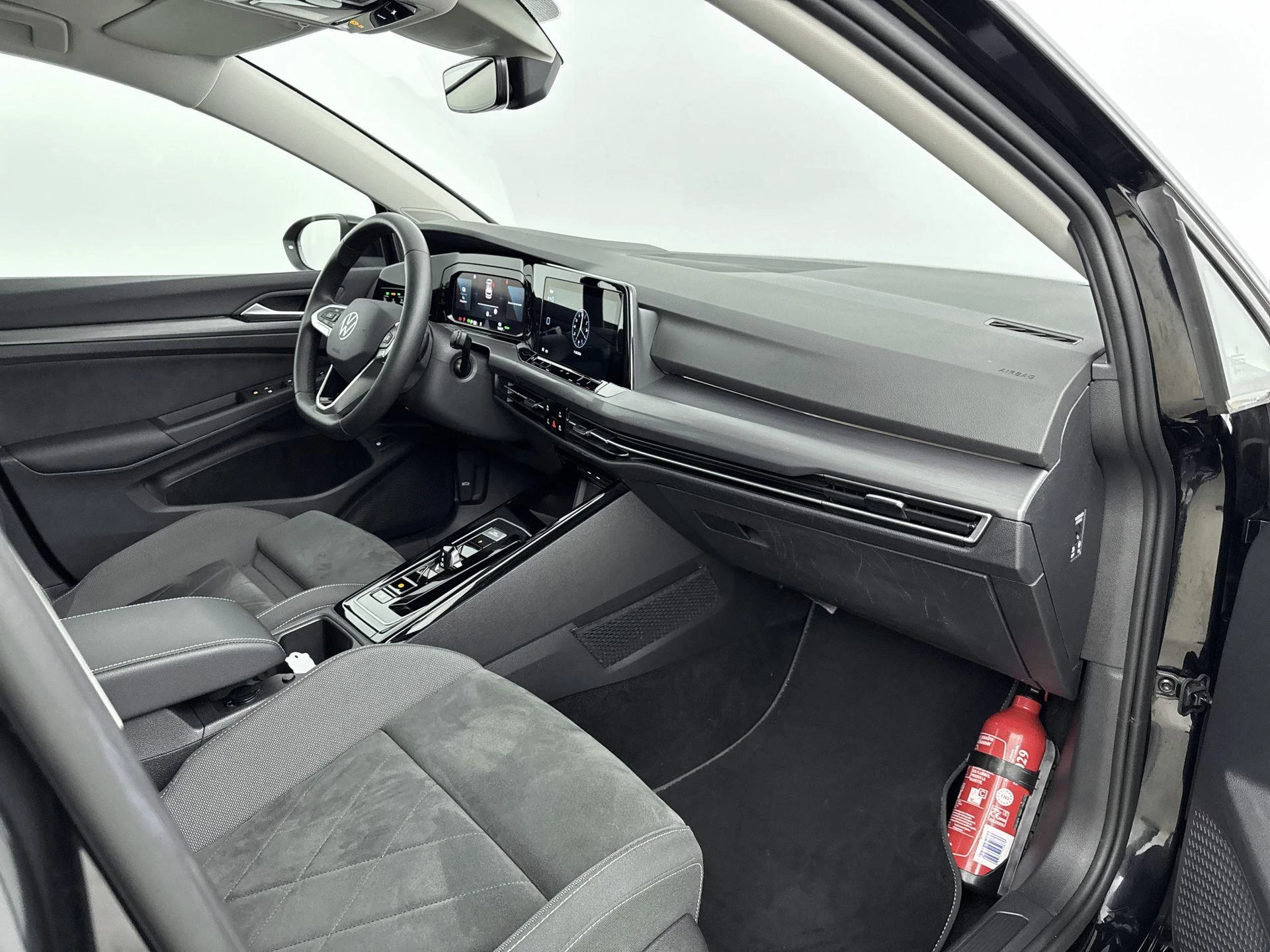 Volkswagen-Golf-image-7