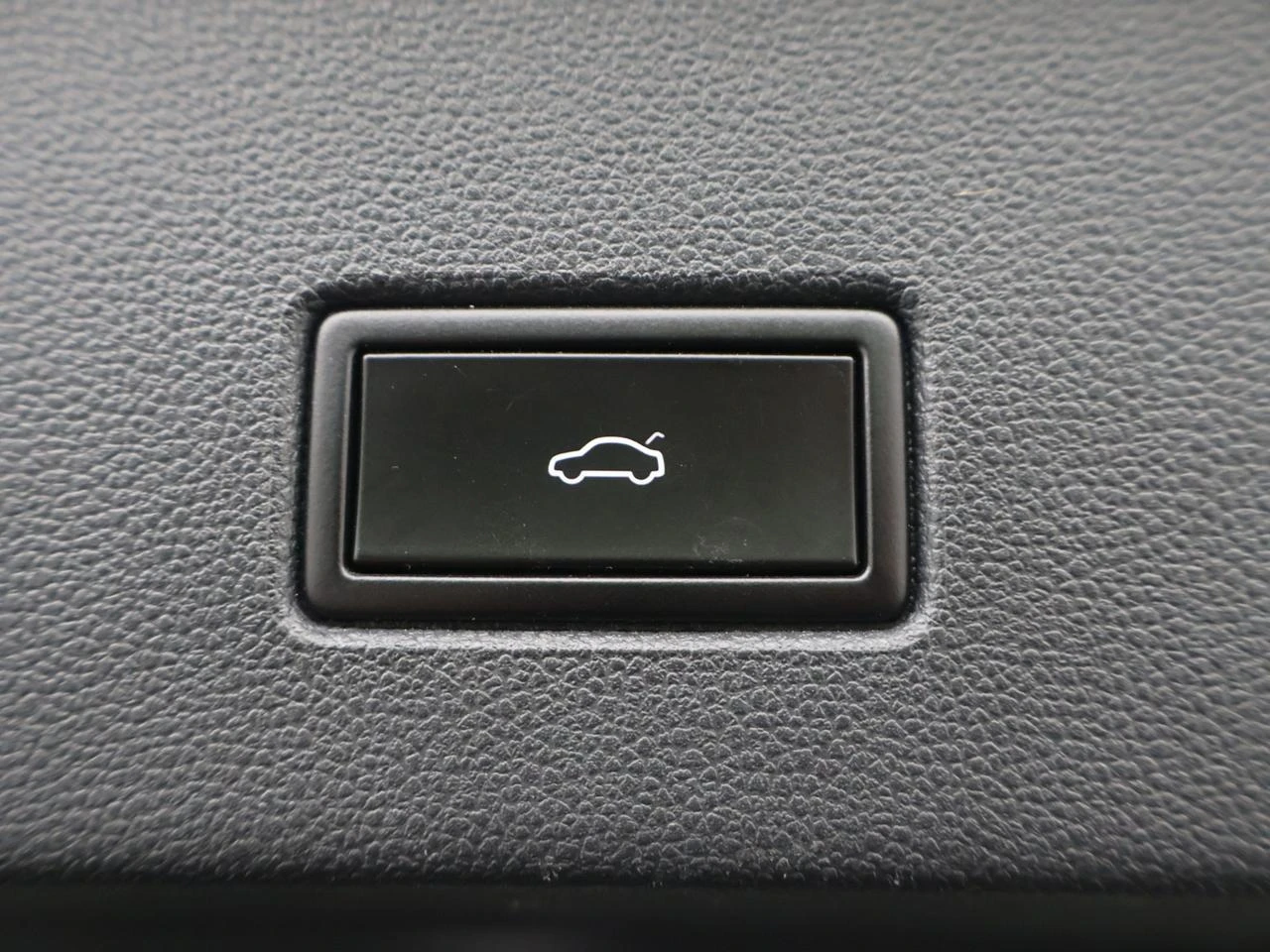Volkswagen-T-Roc-image-13