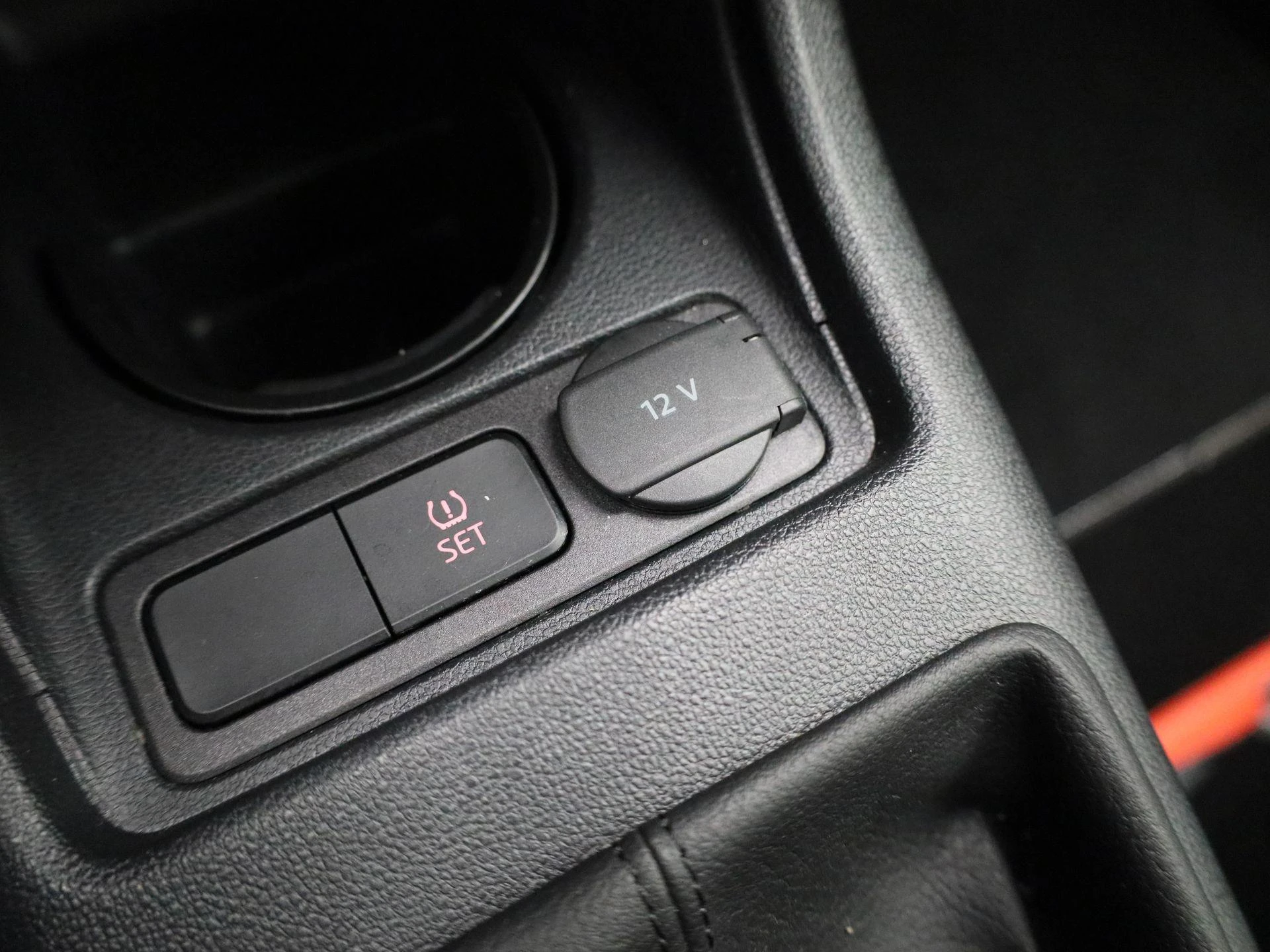 Volkswagen-up!-image-19