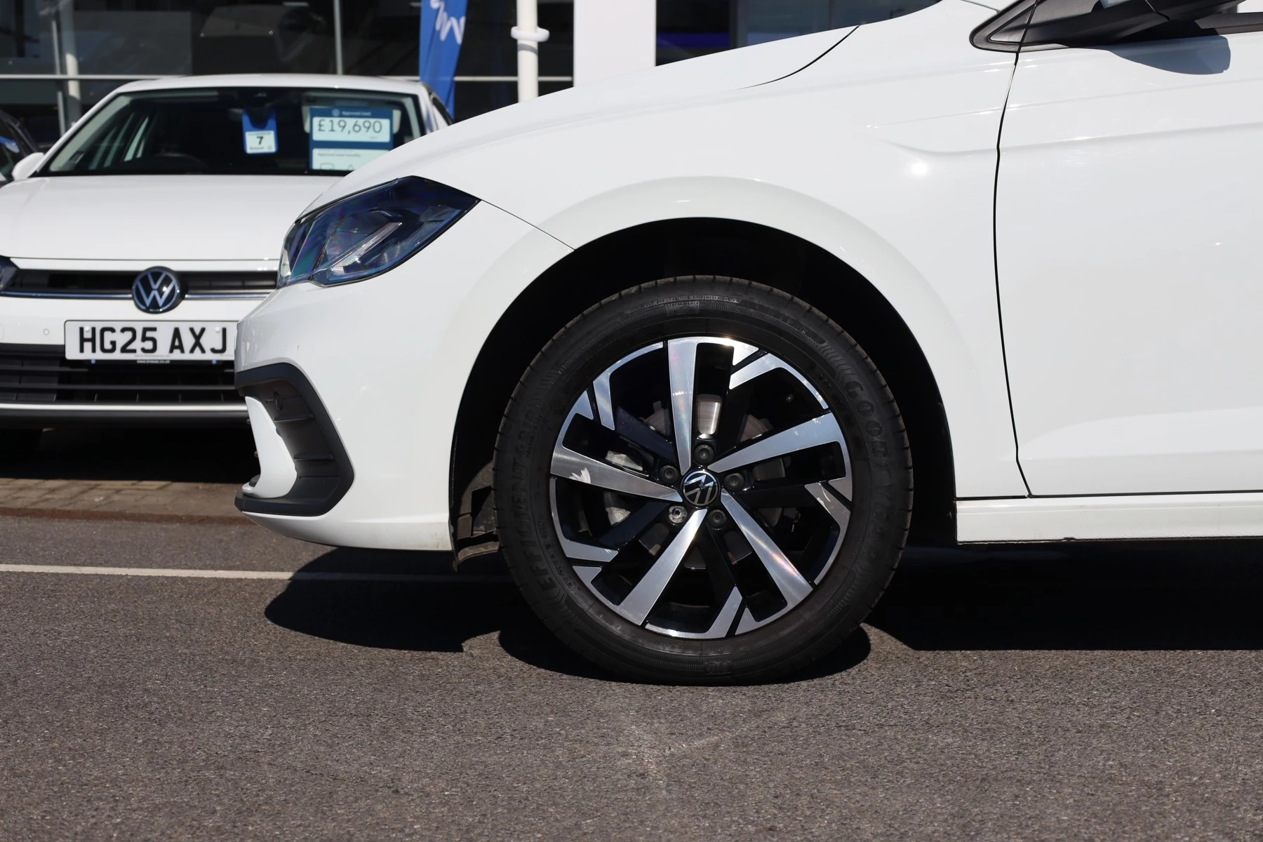 Volkswagen-Polo-image-4