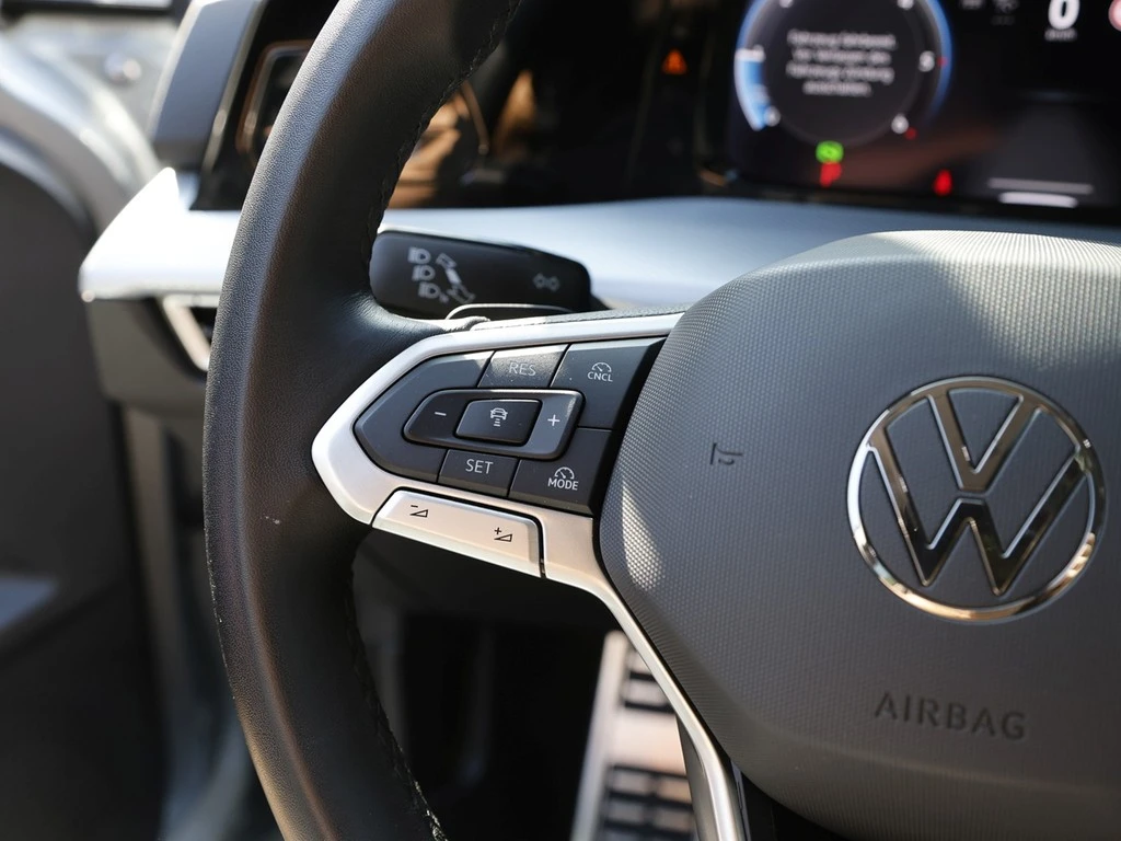 Volkswagen-Golf-image-14