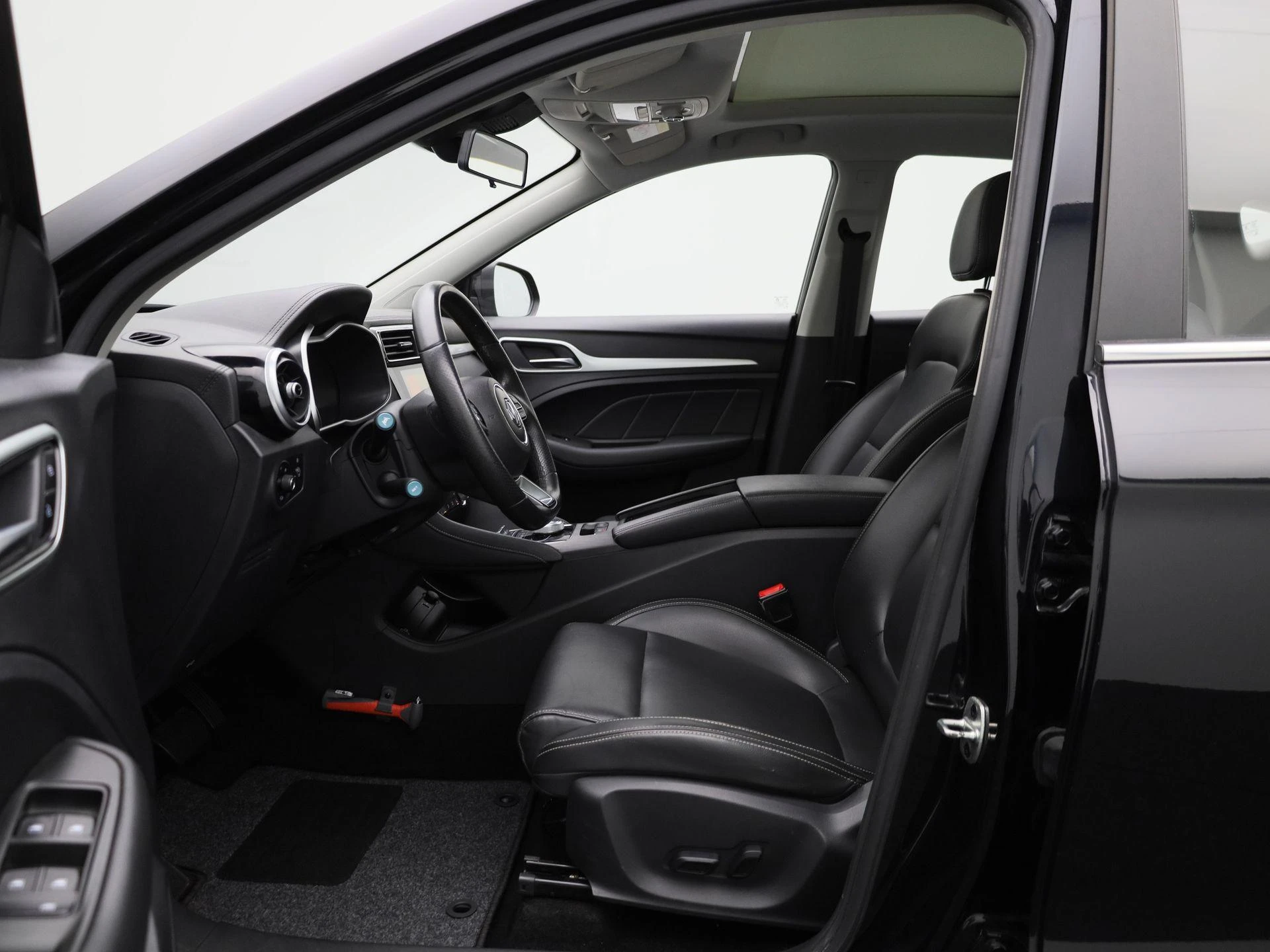 MG-ZS EV-image-8
