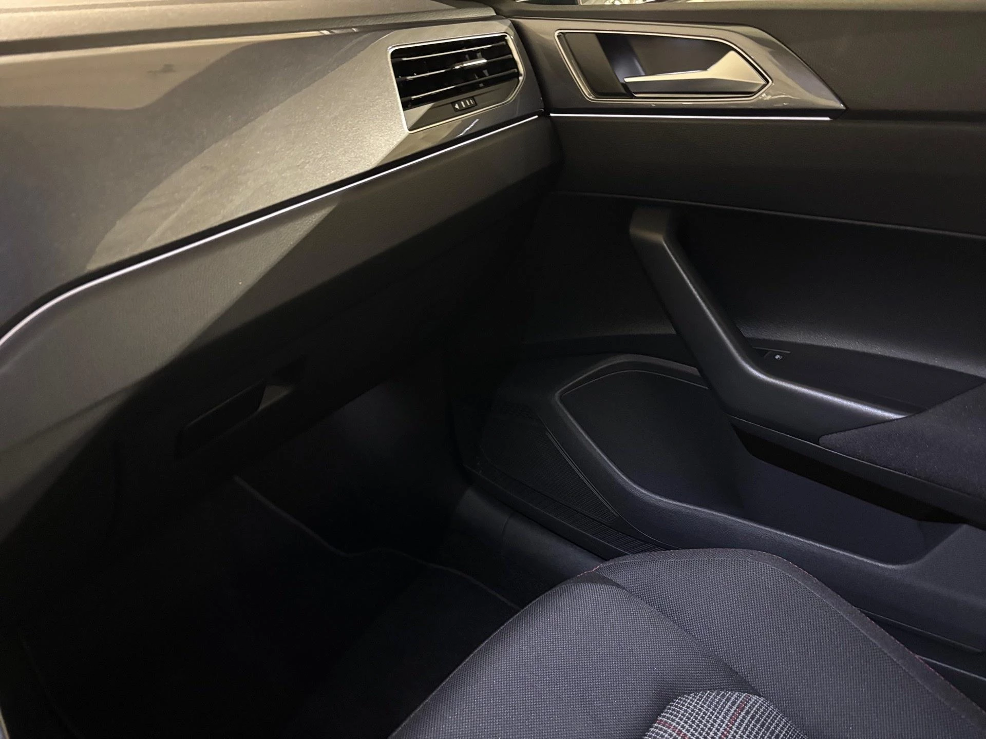 Volkswagen-Polo-image-8