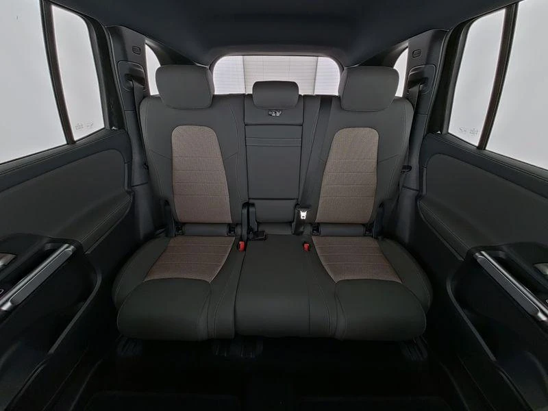 Mercedes-Benz-EQB-image-6