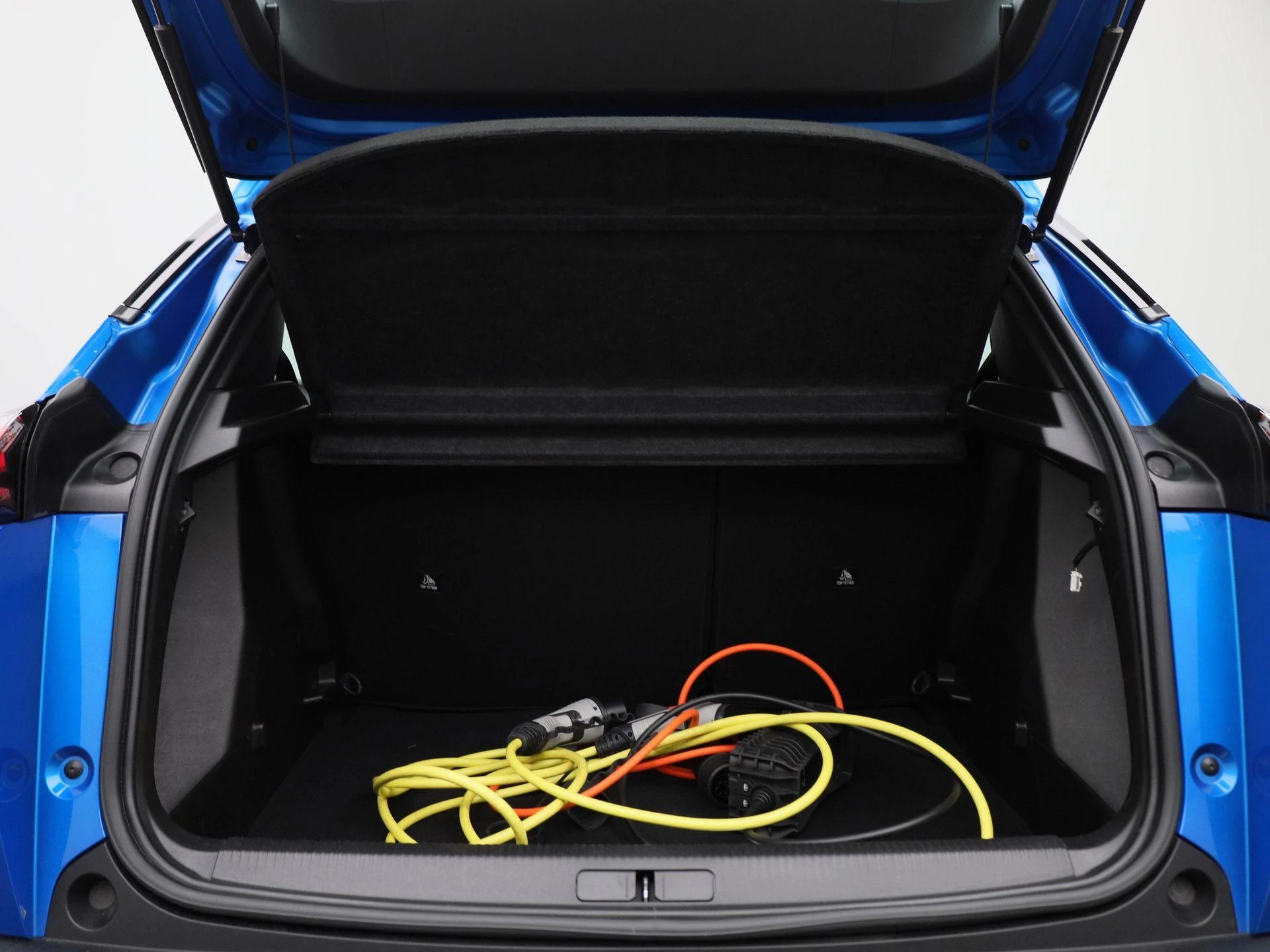Peugeot-e-2008-image-13