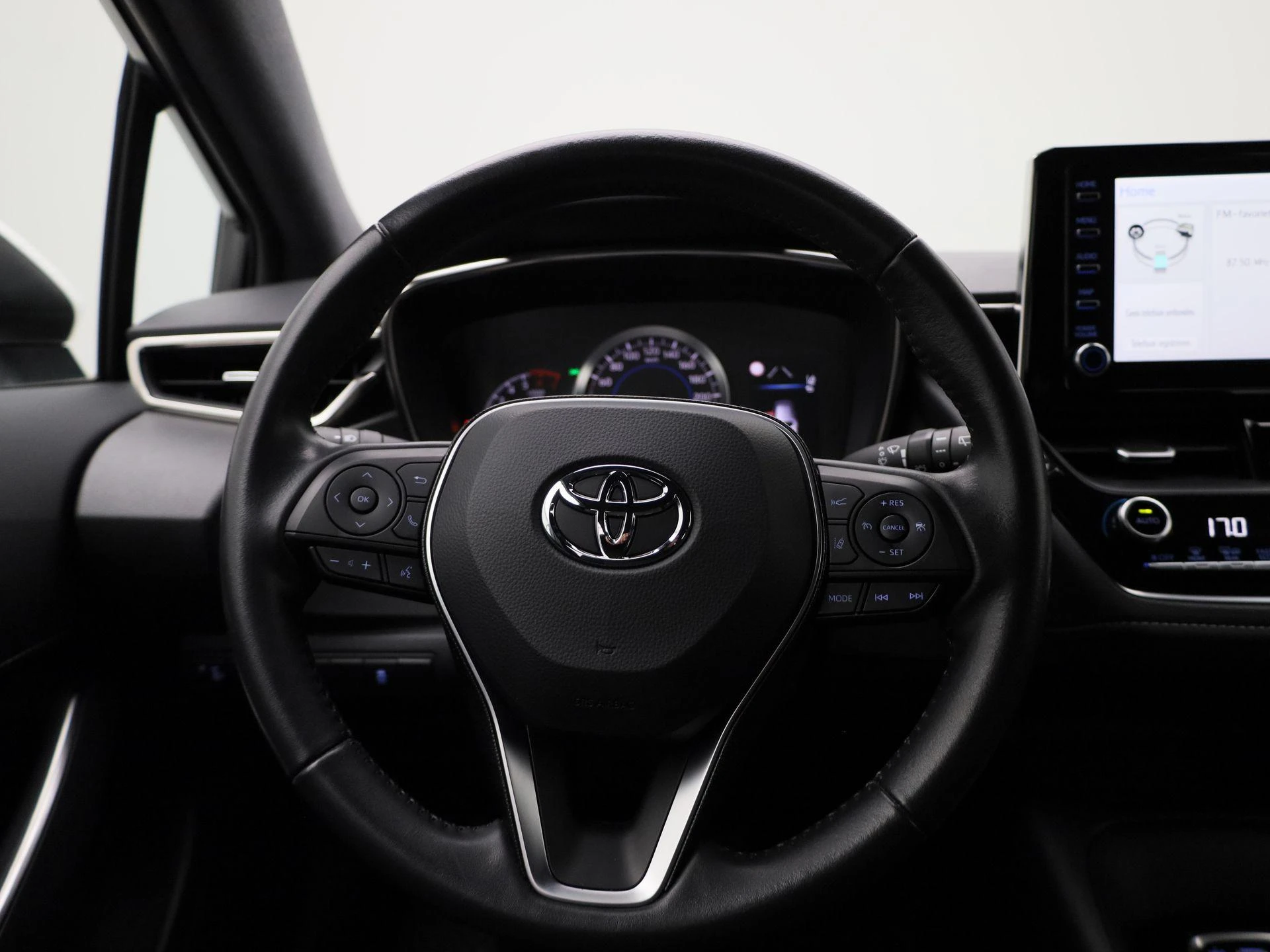 Toyota-Corolla Touring Sports-image-2