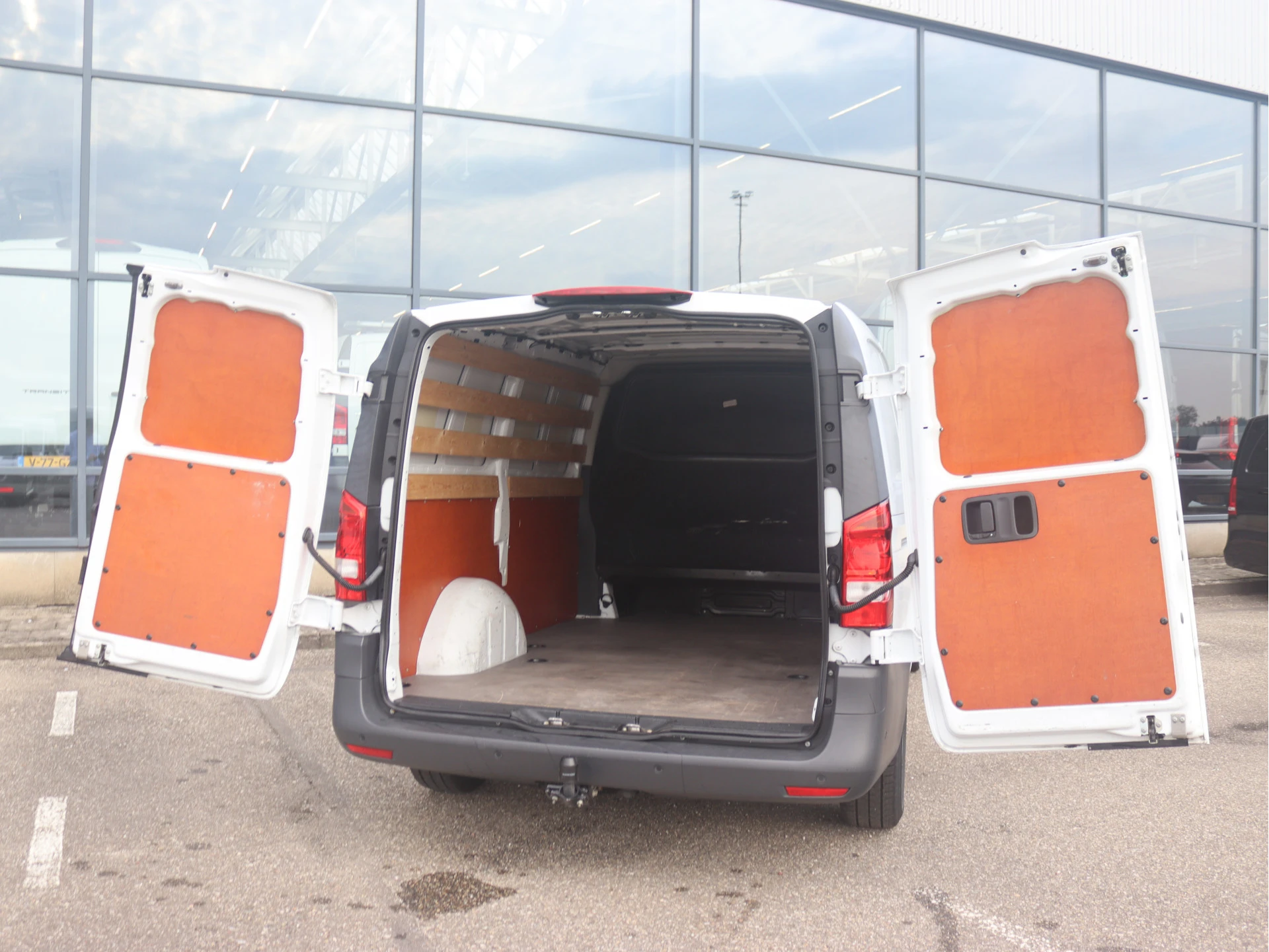 Mercedes-Benz-Vito-image-2