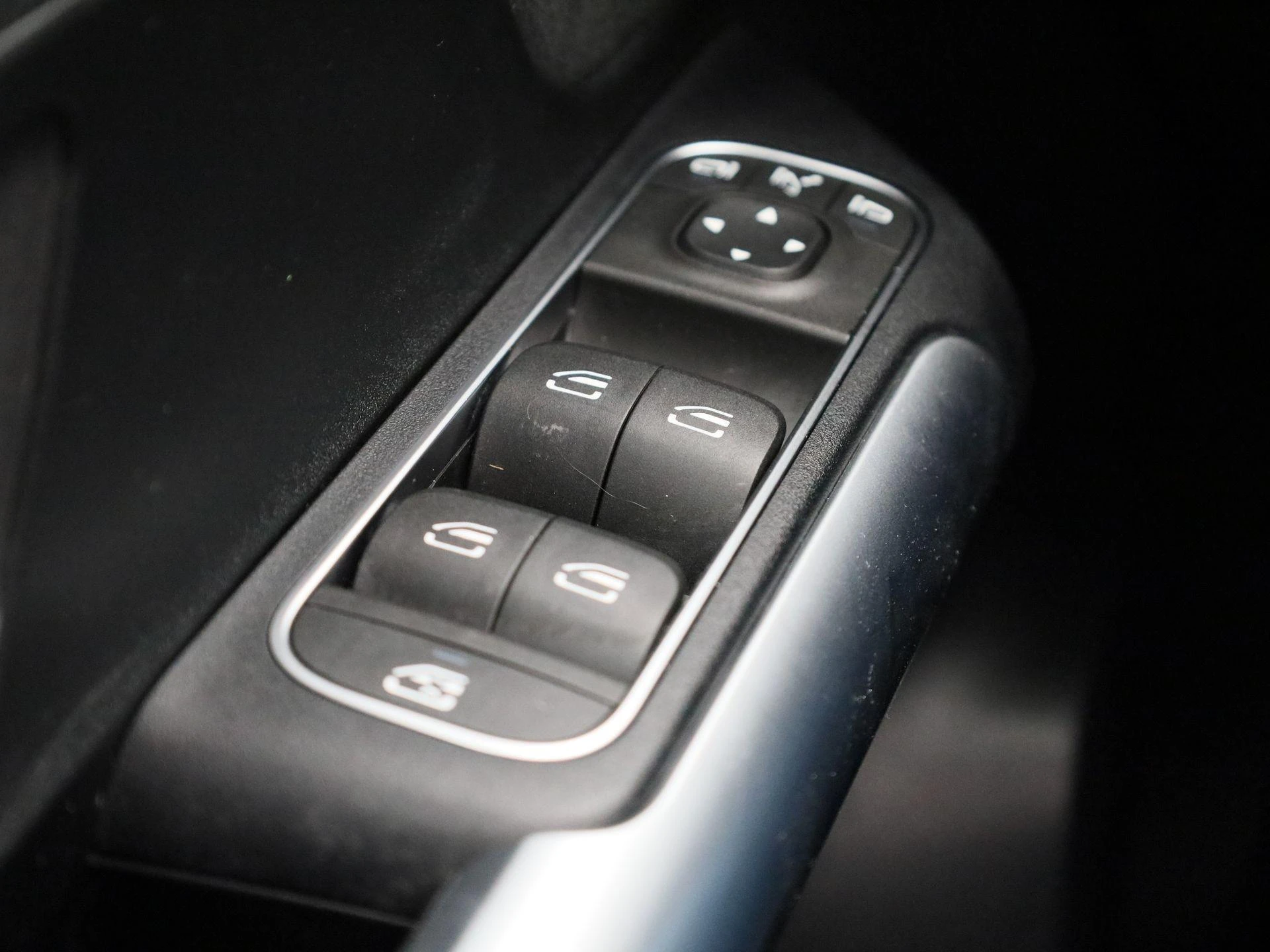 Mercedes-Benz-GLA-image-30