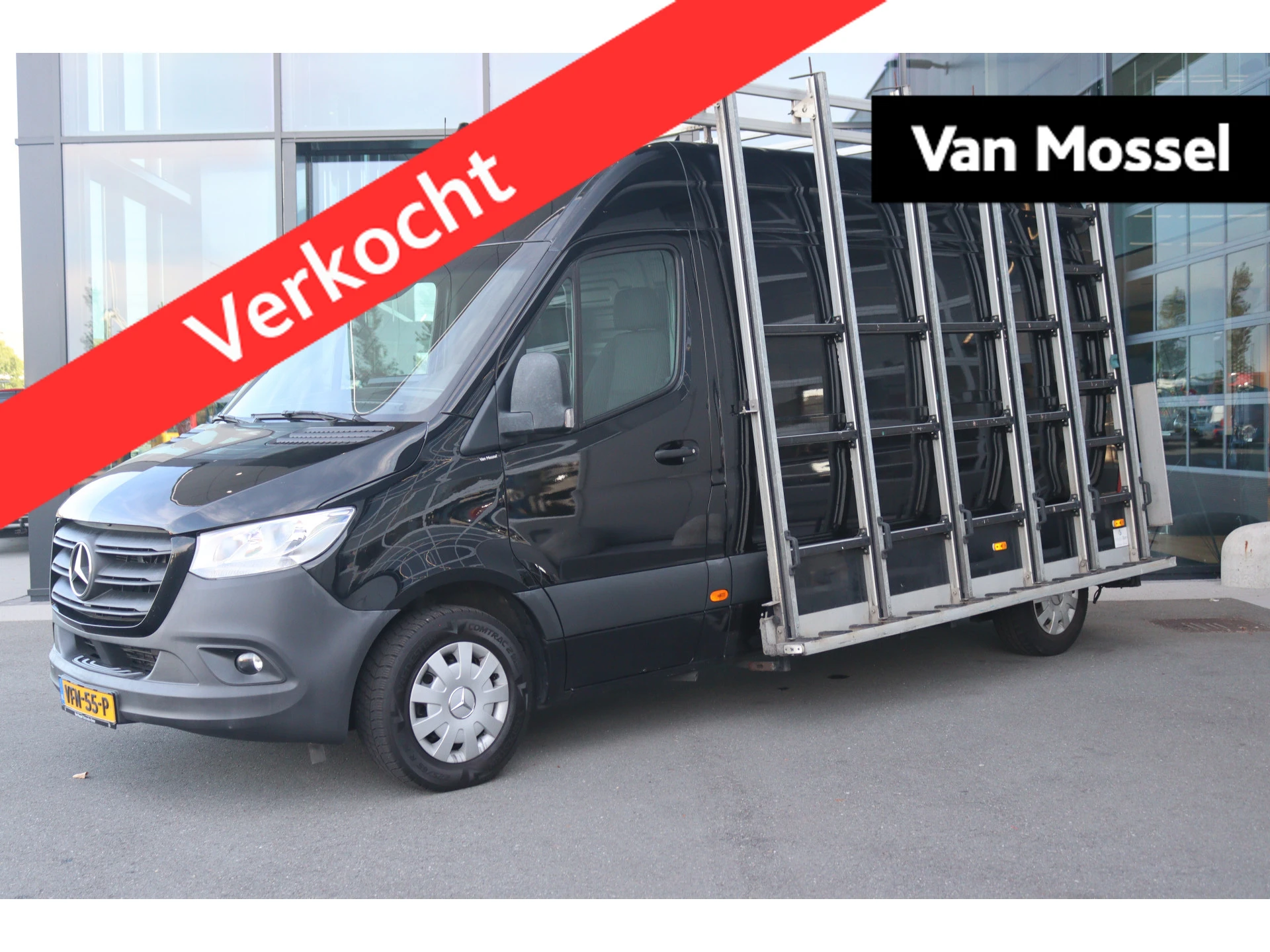 Mercedes-Benz-Sprinter-image-0