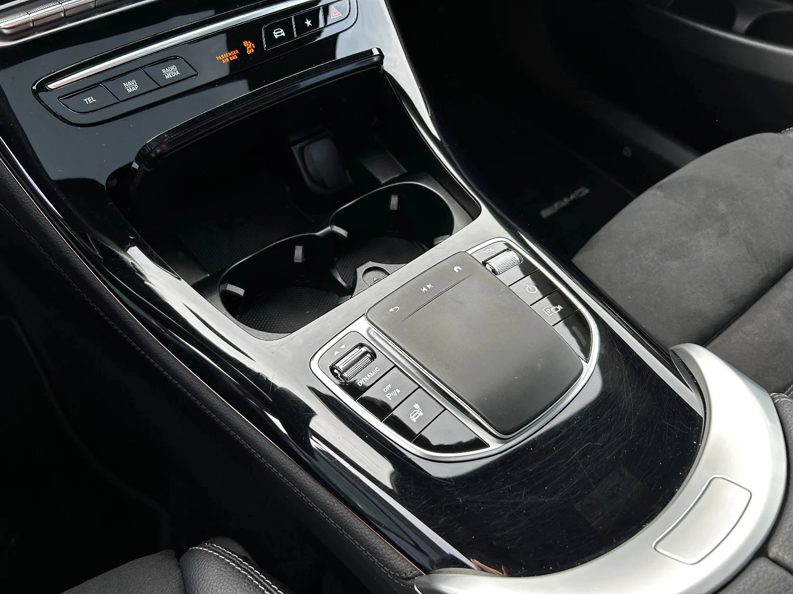 Mercedes-Benz-EQC-image-11