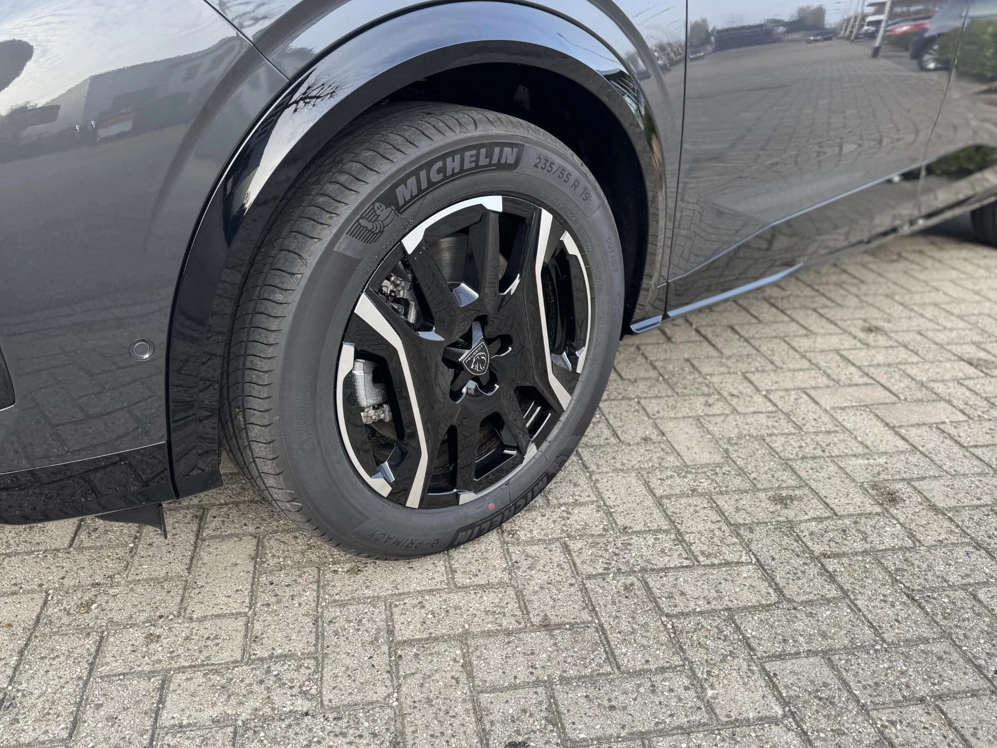 Peugeot-e-5008-image-10