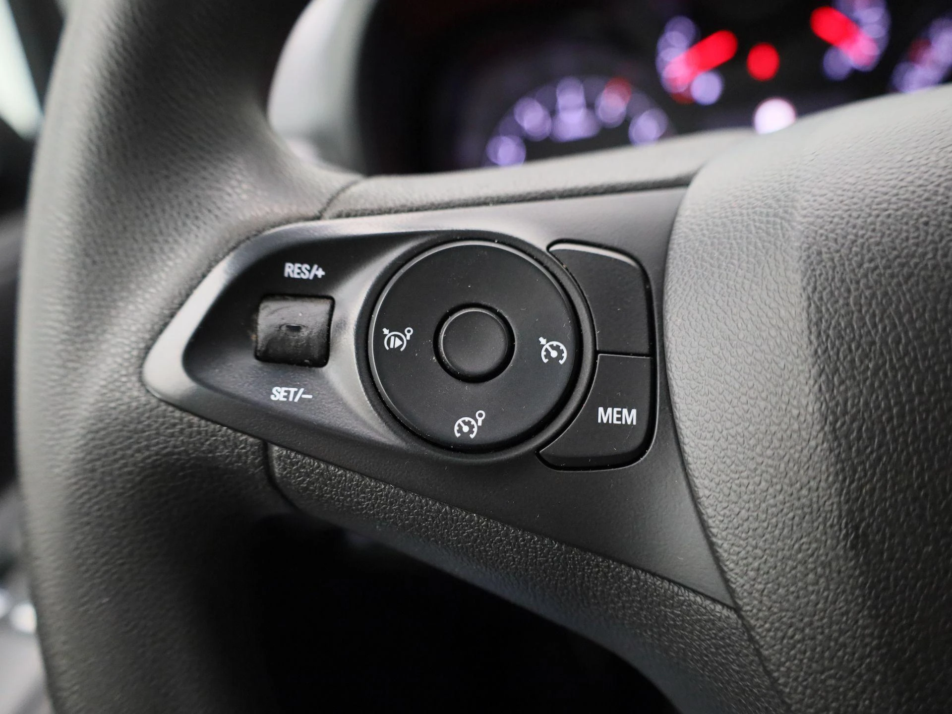 Opel-Combo Life-image-14